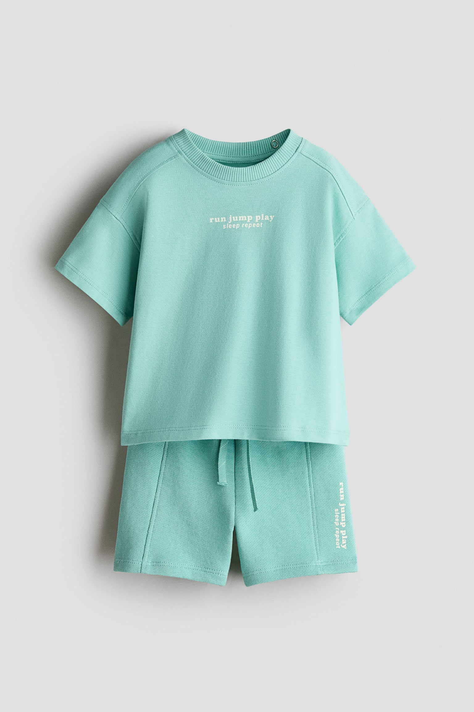2-piece T-shirt and shorts set - Turquoise/Run Jump Play/Light beige/Run Jump Play/Light dusty blue/Run