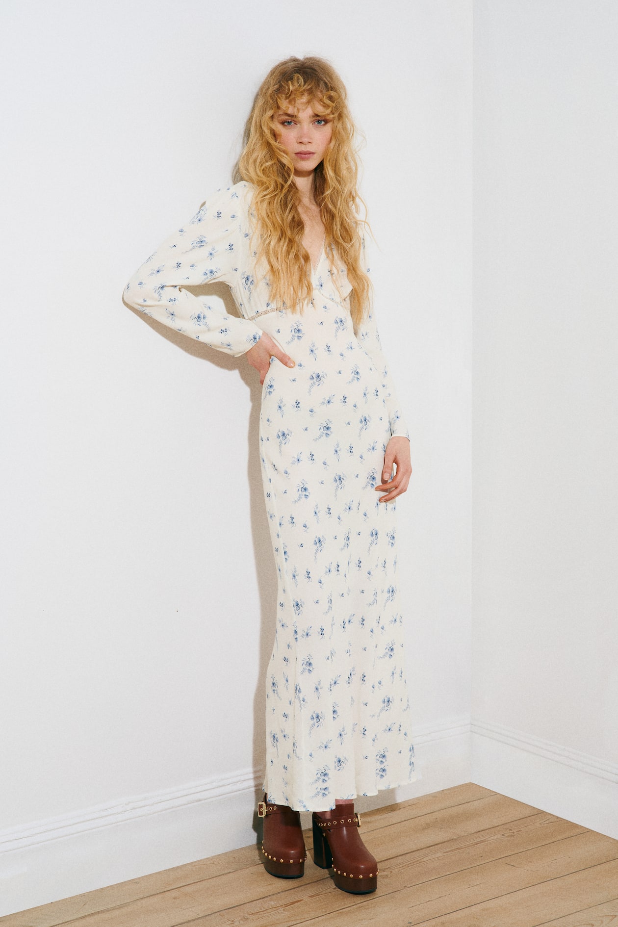 Long-Sleeved Viscose Dress - image 5