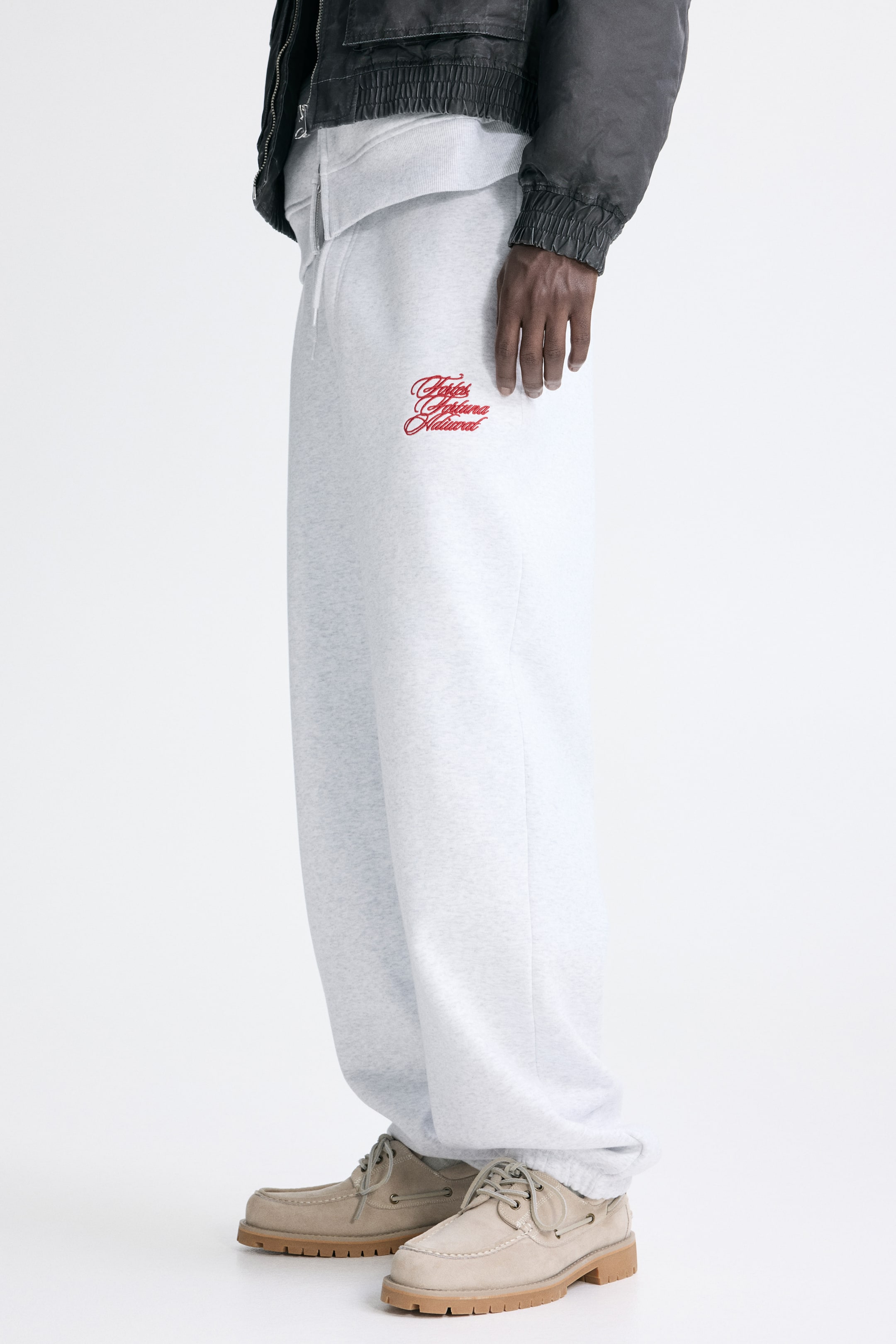 Grotere afbeelding bekijken: Sweatpants - Loose Fit - Grijs gemêleerd/Fortes fortuna - HEREN | H&M NL 3