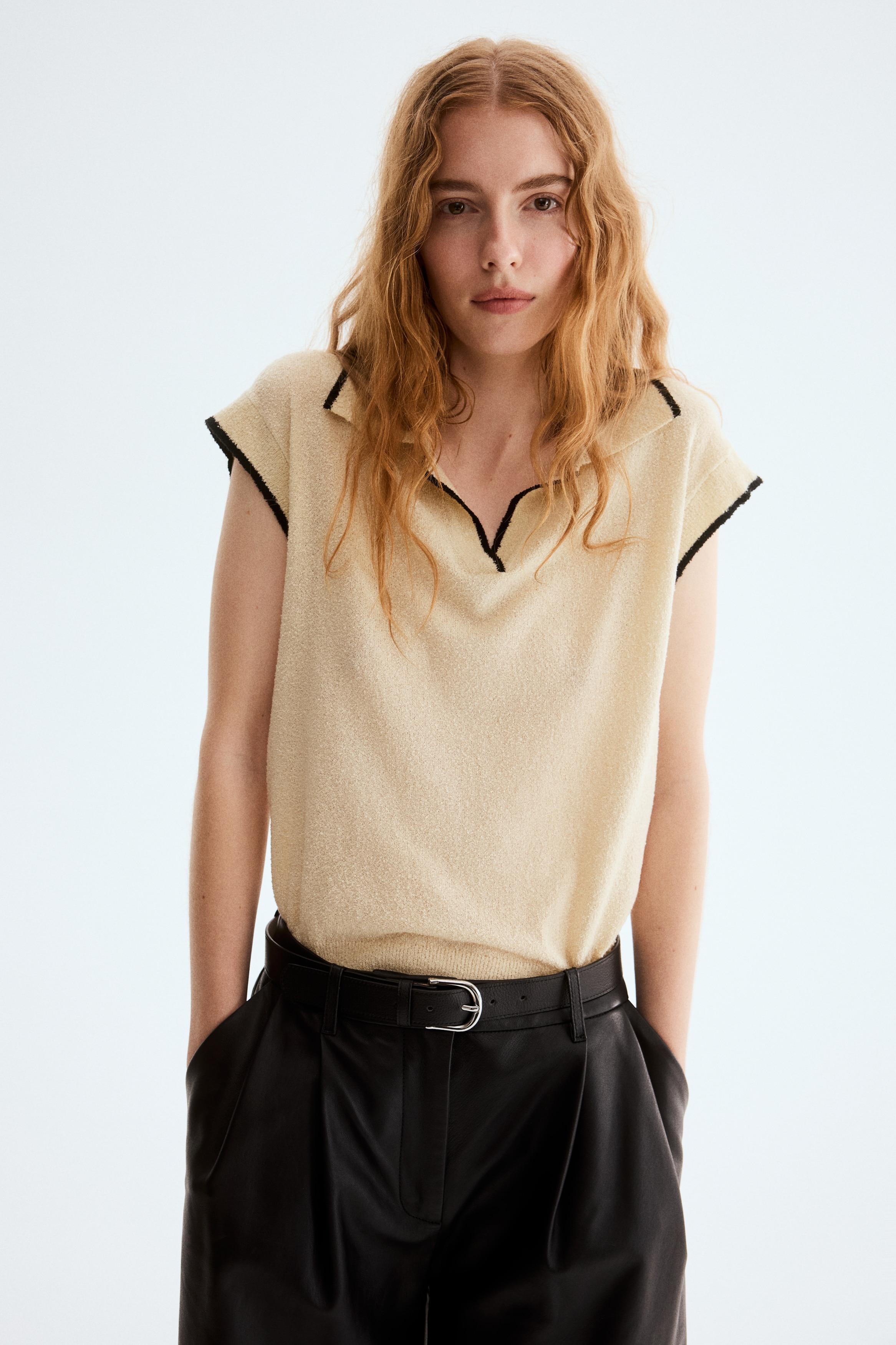 Πλεκτή μπλούζα polo - Ανοιχτό μπεζ/Κόκκινο/Ναυτικό μπλε