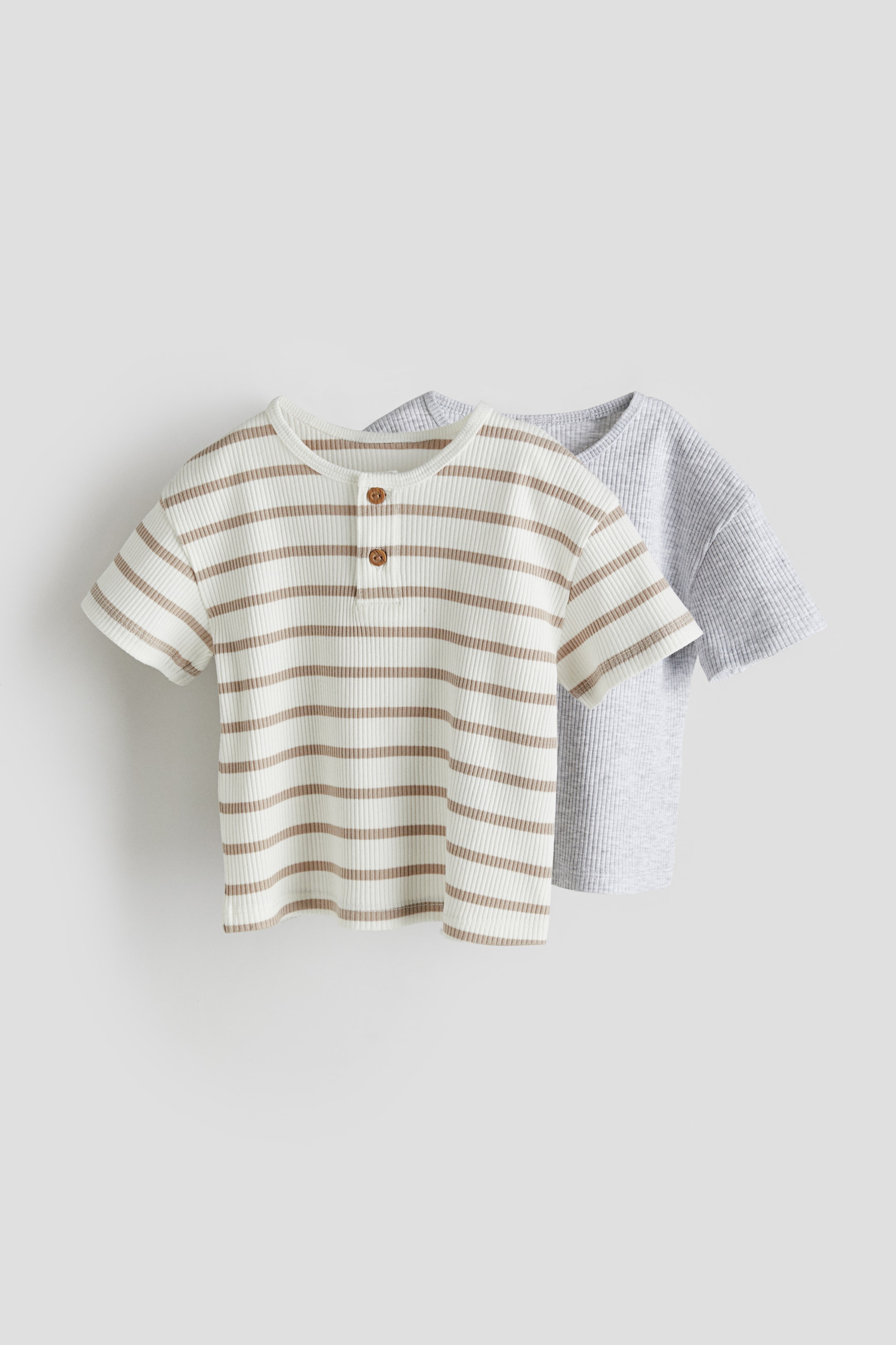 Ampliar la imagen: 2-pack Playeras Henley acanaladas - Crema/Franjas - Kids | H&M MX 1