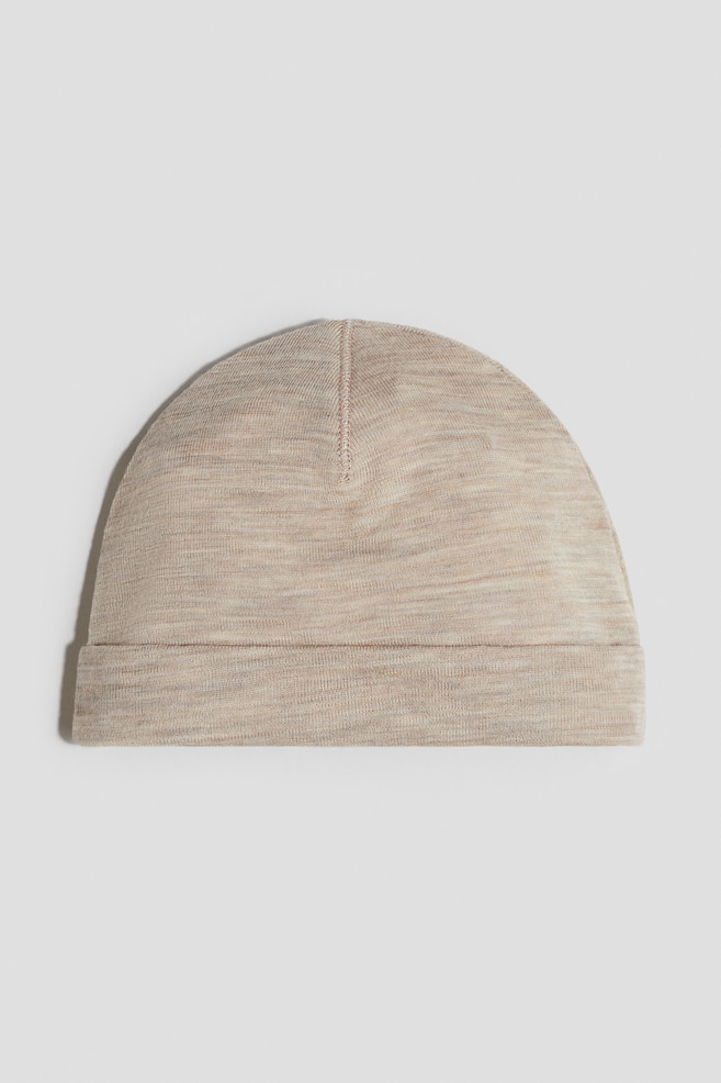 Beanie i jersey af merinould - Lys beige/Beige/Grøn - 1