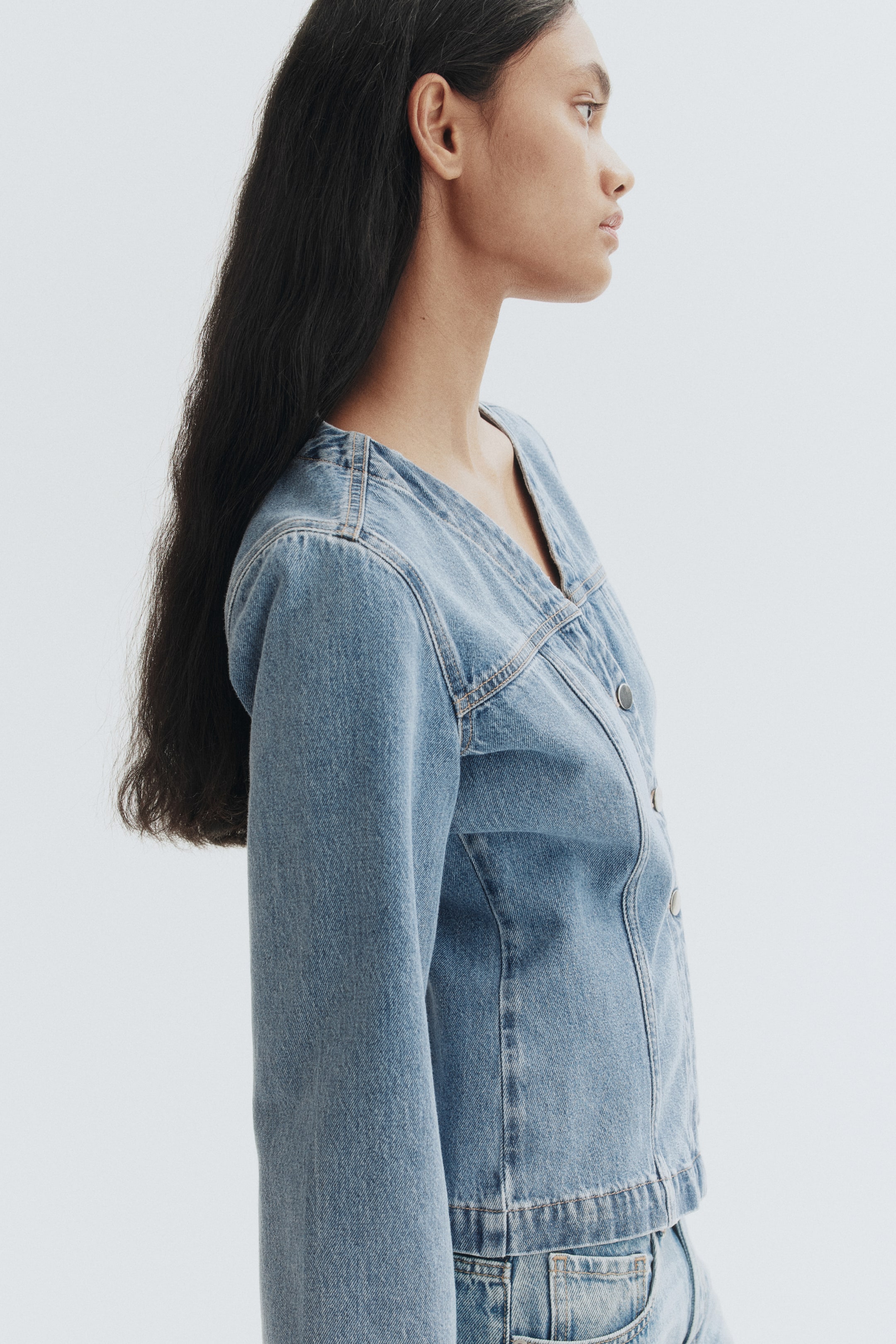 Vezi imaginea mai mare: Jachetă din denim cu decolteu în V - Albastru-denim deschis - FEMEI | H&M RO 4