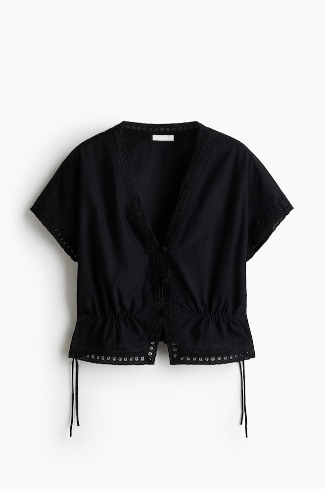 Top met knoopsluiting en broderie anglaise - Zwart - 1