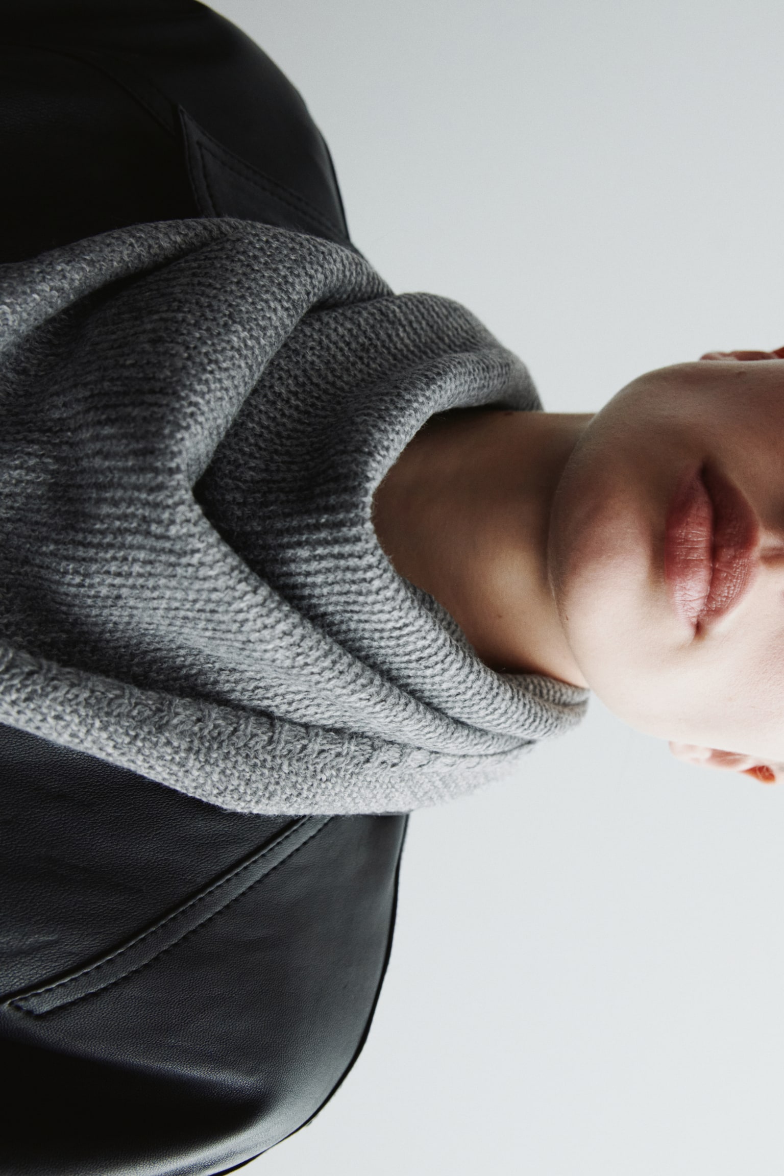 Garter-stitched triangle scarf - Gris jaspeado/Rosa - 3