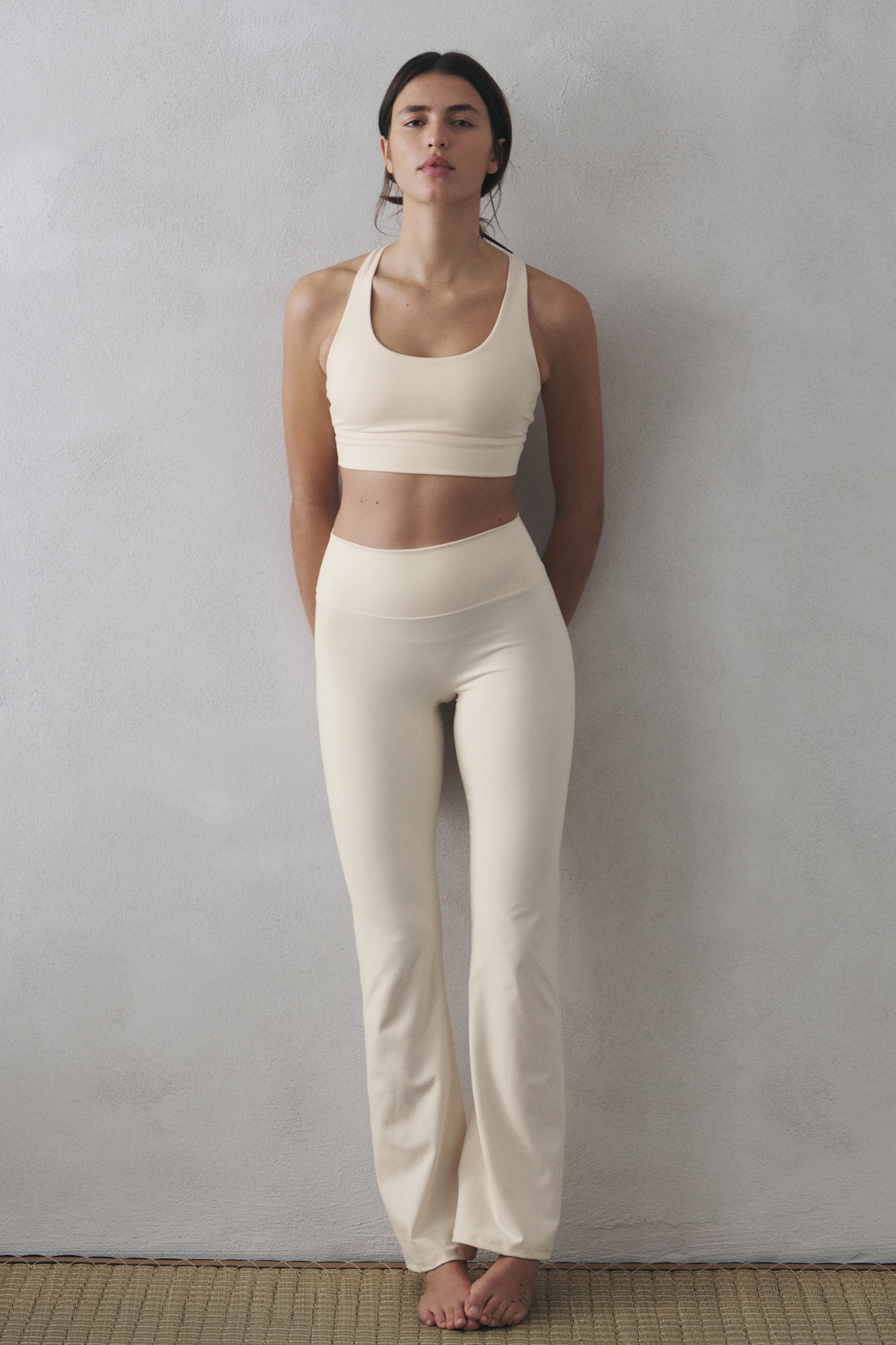 Utsvingt yogaleggings med SoftMove™ - Ferskenbeige/Varm brun/Sort/Sjokoladeplomme/Pastellrosa/Antikkrosa/Olivengrønn/Mørk grå/Marineblå