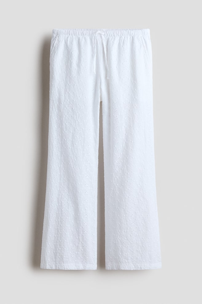 Hose mit Broderie Anglaise - Weiß/Hellrosa - 1