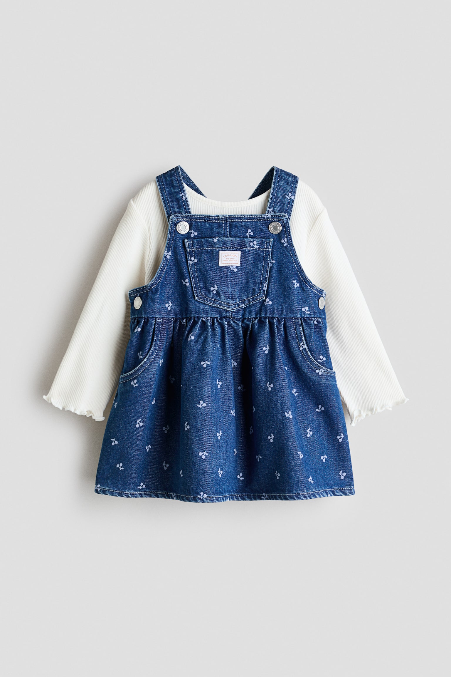 Conjunto de 2 piezas con vestido overol y top - Azul denim oscuro/Cerezas/Rosa claro/Corazones - 1