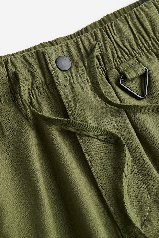 Shorts cargo in tessuto ripstop Relaxed Fit - Verde kaki/Bianco - 5
