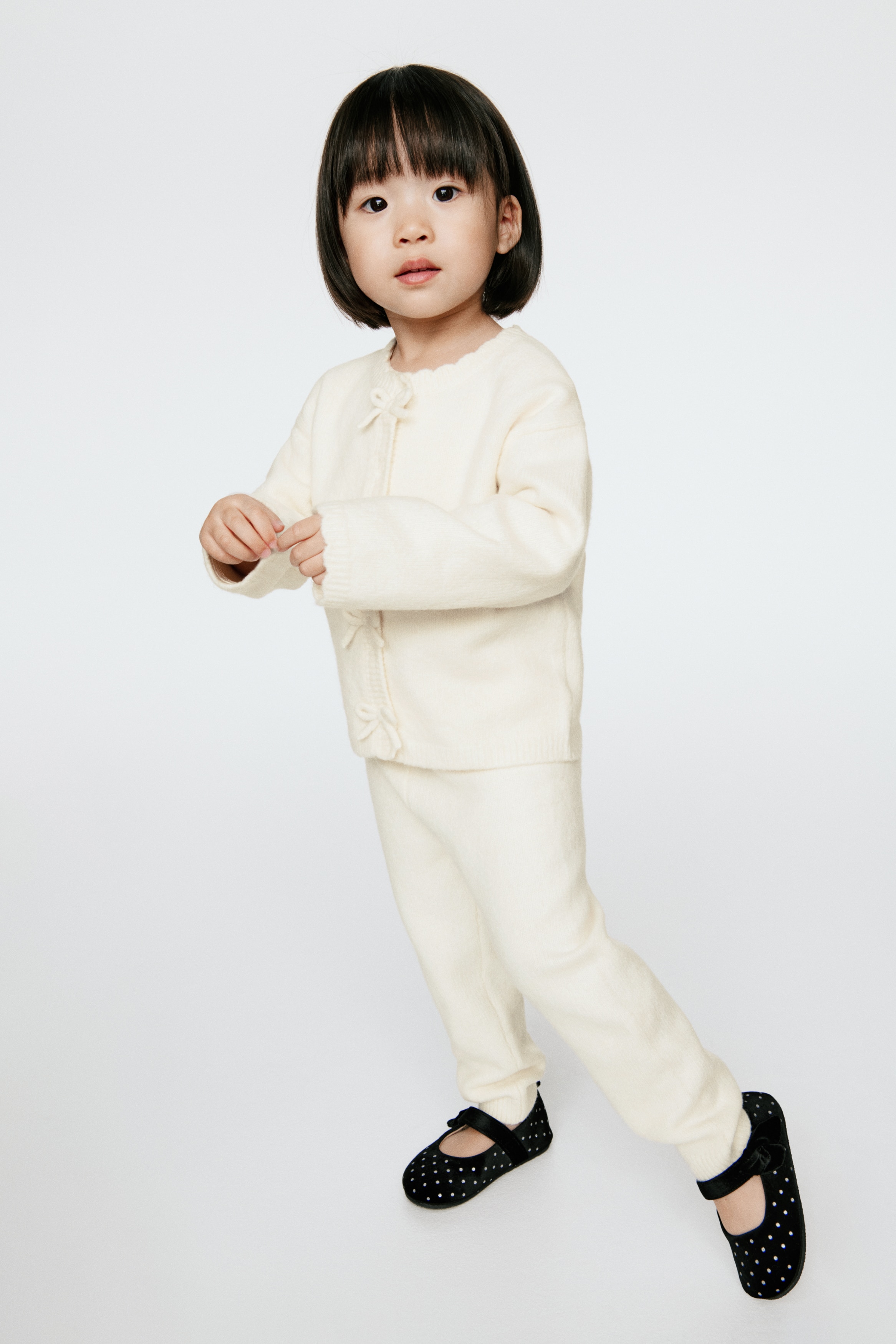 2-Piece Fine-Knit Set with Bow Appliqués