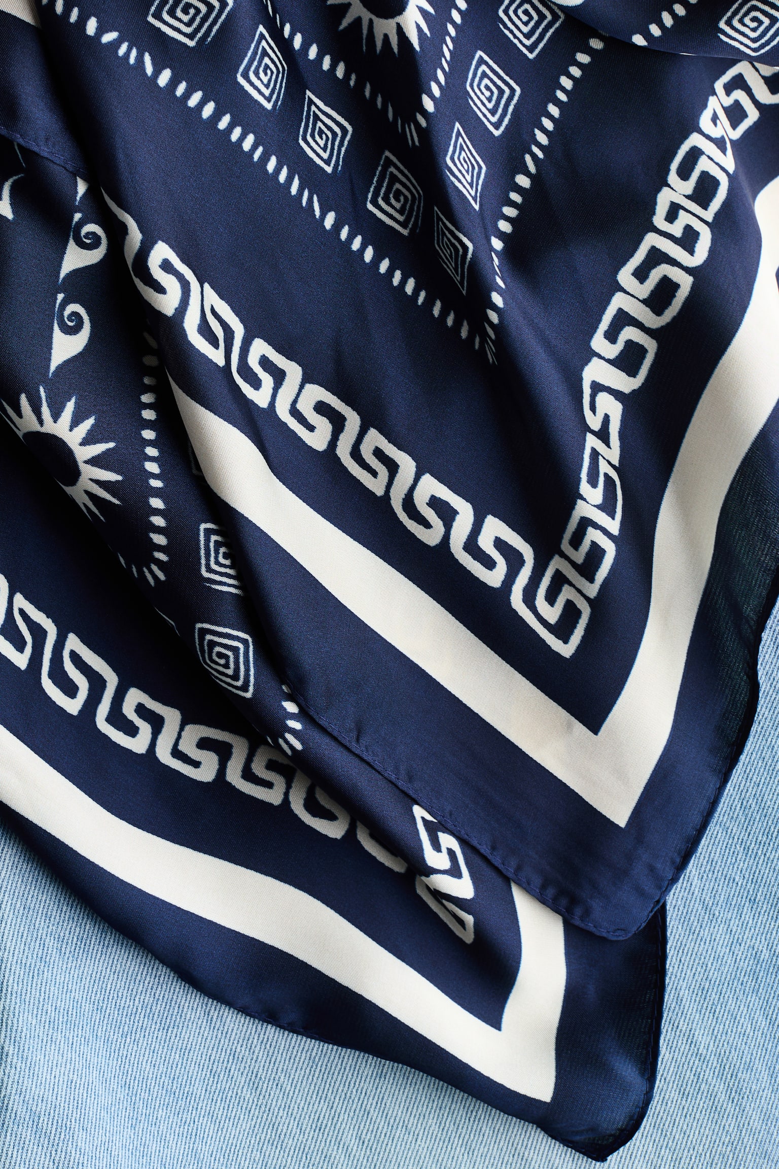 Straight High Waist Scarf-detail jeans - כחול ג'ינס בהיר/כחול נייבי/כחול ג'ינס/כתום - 8