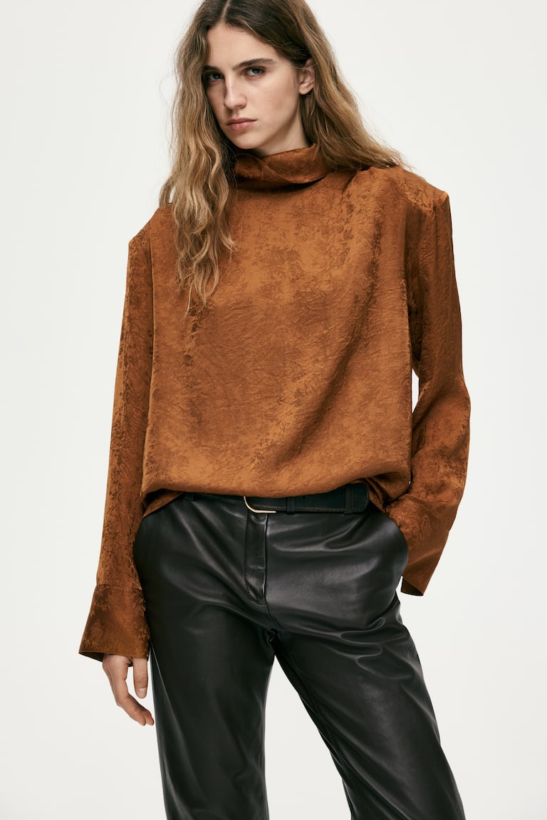 Bluza sa naramenicama