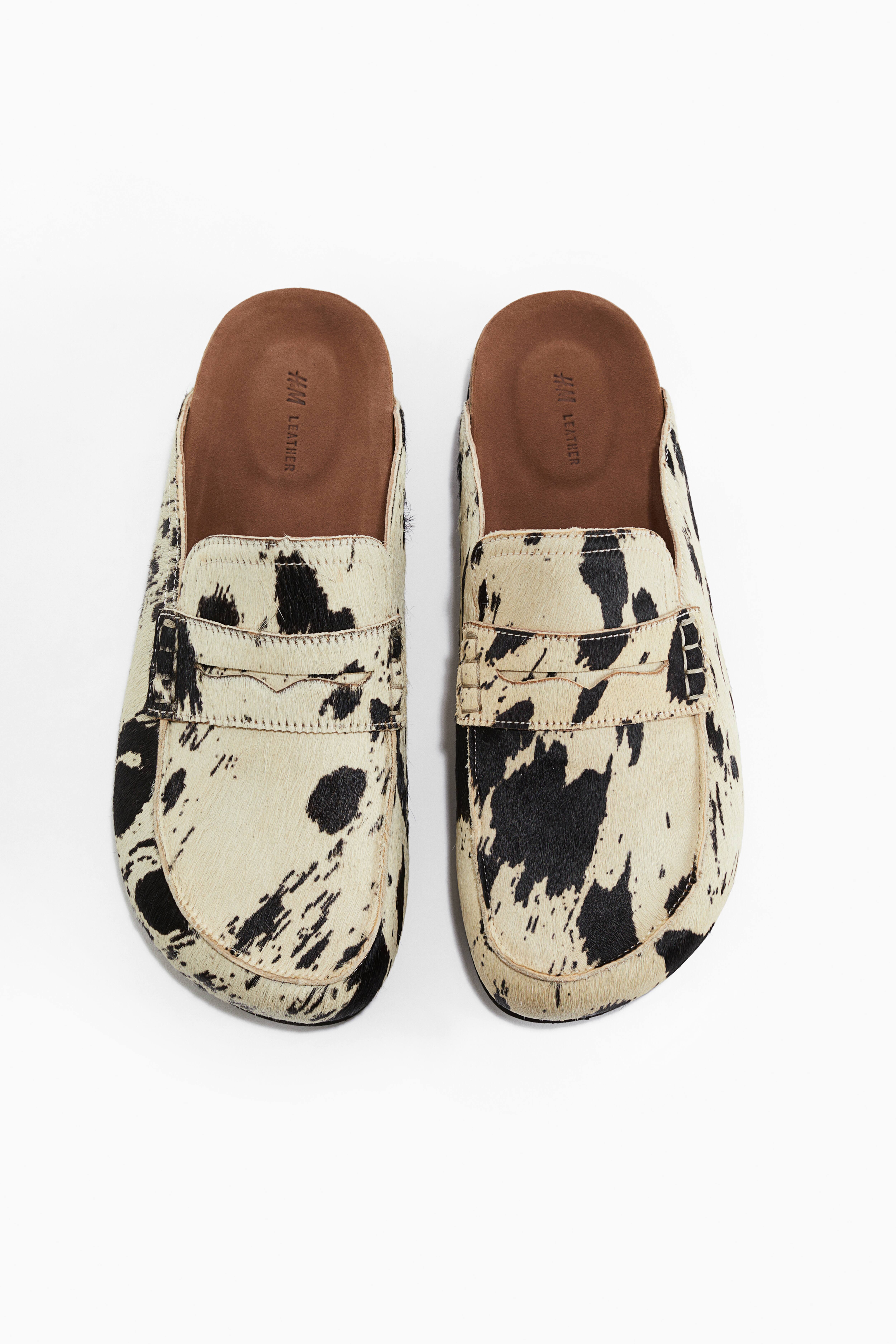 Mules Mocassins En Cuir Cr me motif Peau De Vache FEMME H M BE Mules Mocassins En Cuir Cr me motif Peau De Vache FEMME H M BE