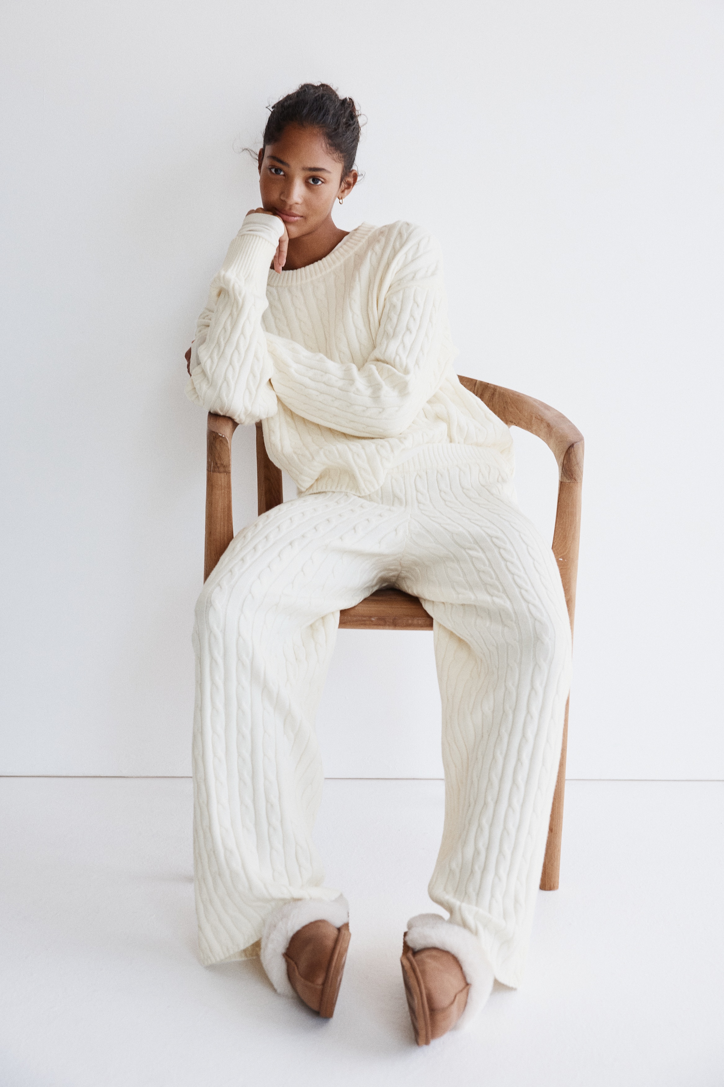 Oversized Pullover mit Zopfmuster - Cremefarben