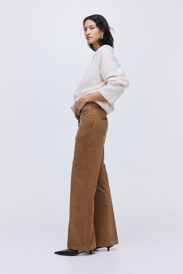 Pantalone od rebrastog somota zvonastog kroja