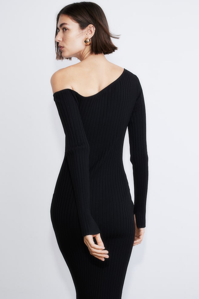 One-Shoulder-Kleid aus Rippstrick - Schwarz/Weiß - 1