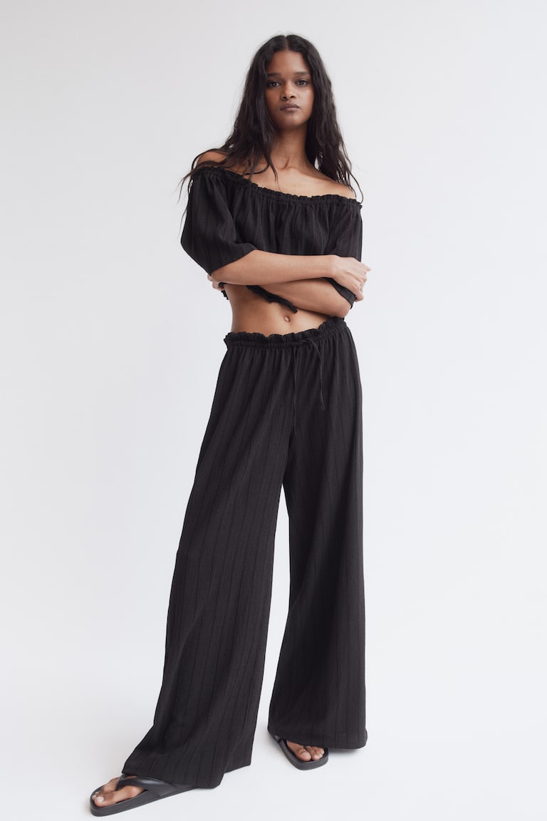 Pantalone s nabranim strukom