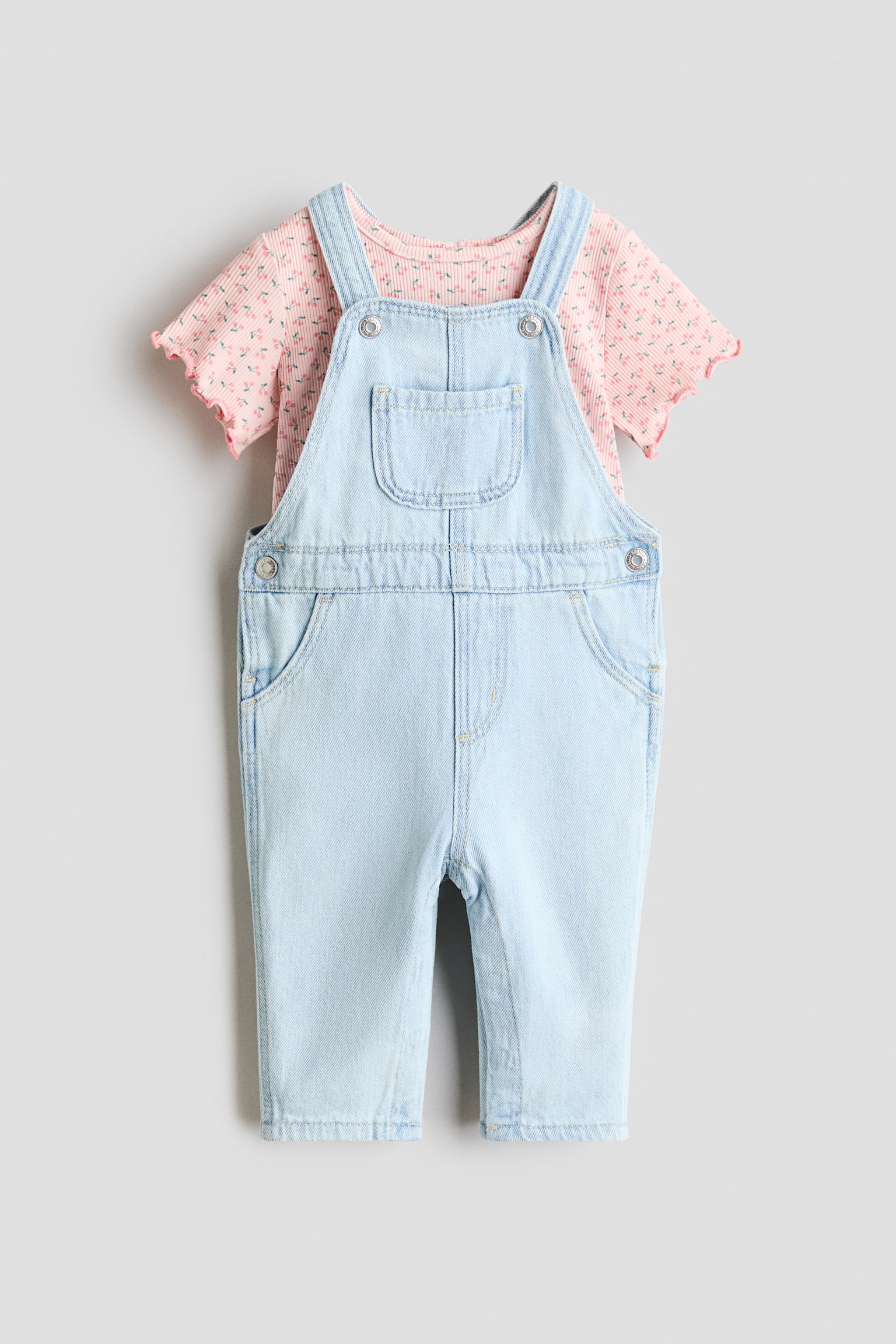 2-piece dungarees and top set - Light denim blue/Pink