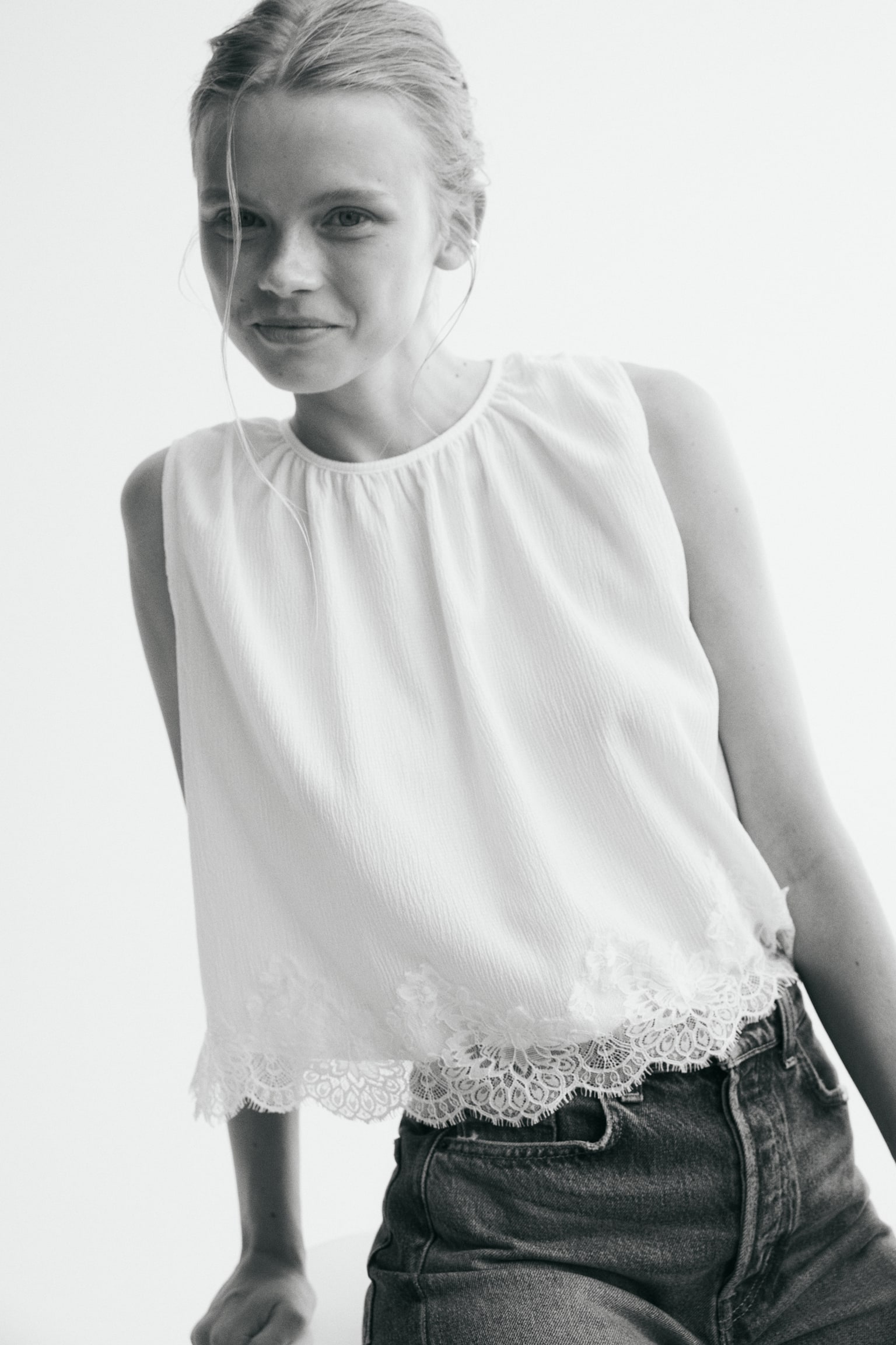 Женский топ H&M Crinkled Lace-trimmed Top, цвет: Белый — фото 5