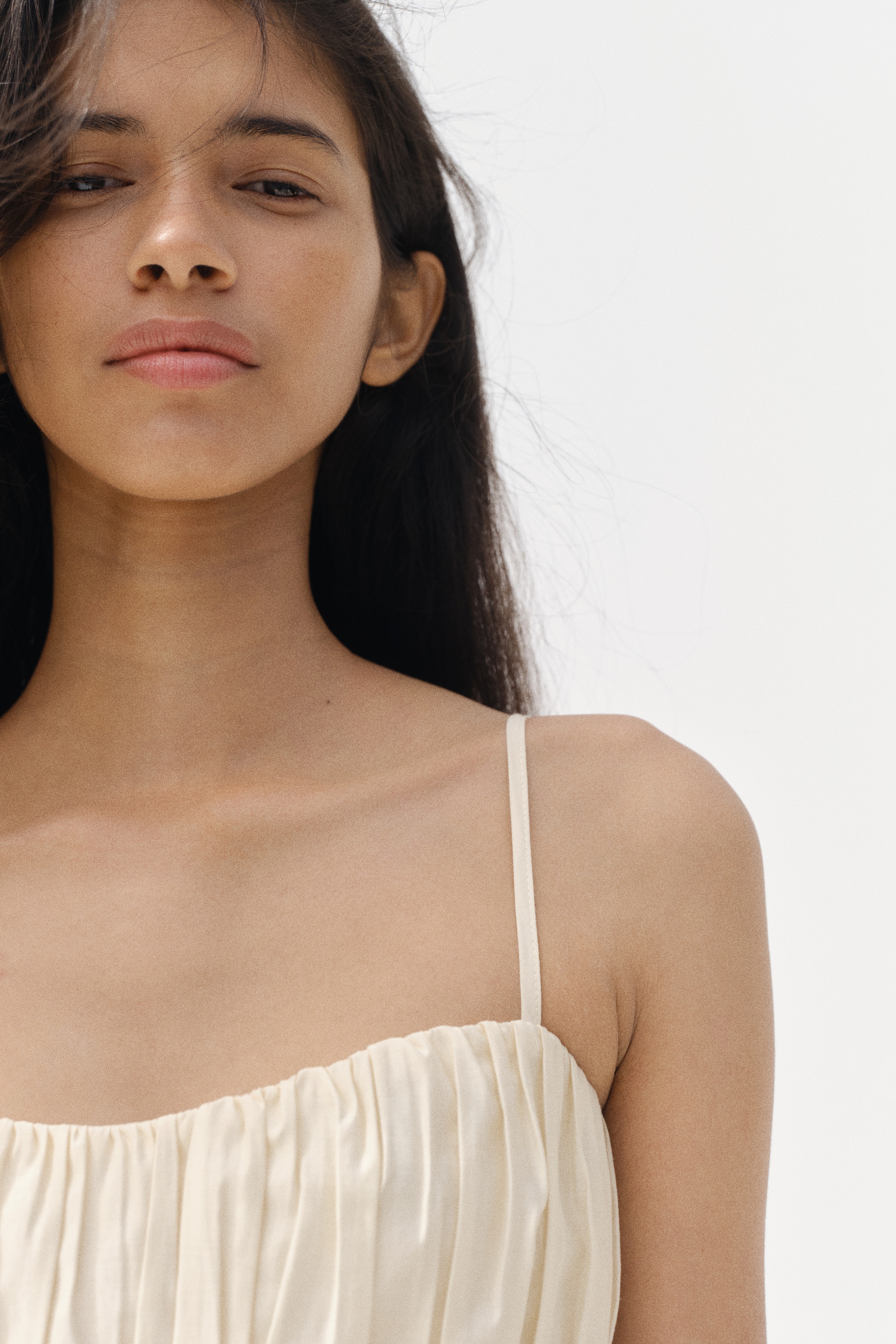 Nabrani krop top - Krem/Crna