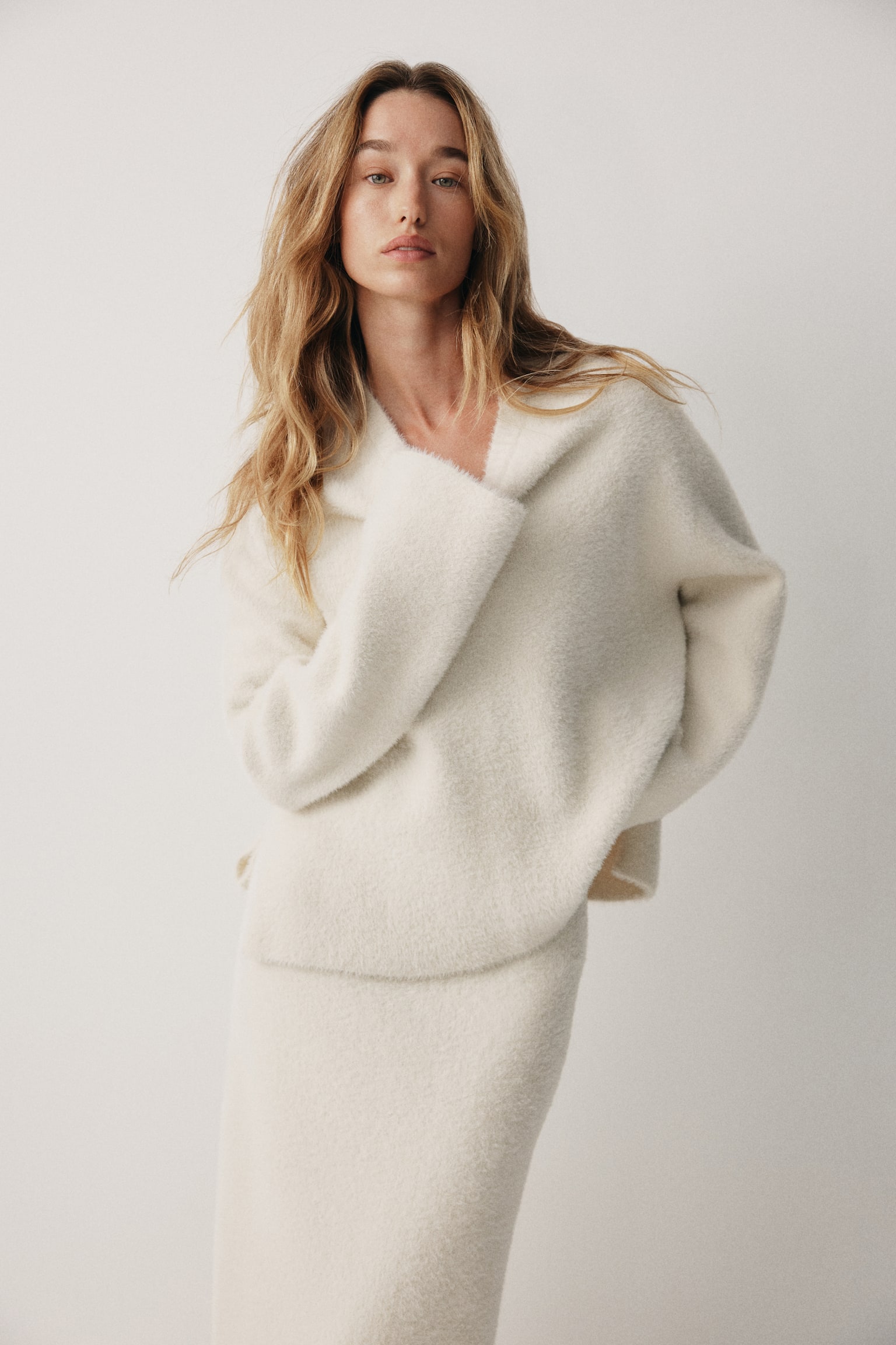 Pullover in maglia pelosa - Crema - 5