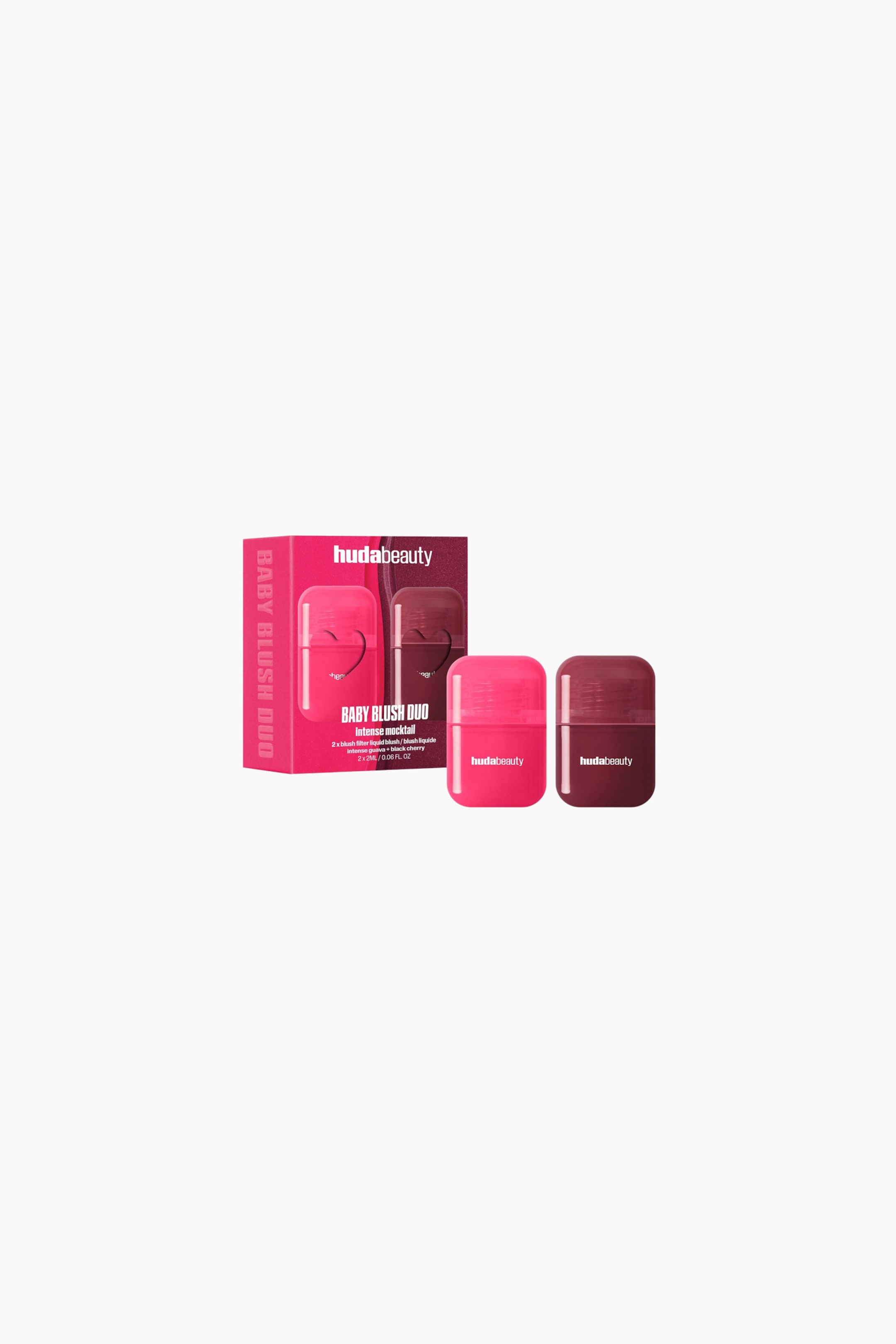 Näytä suurempi kuva: Huda Beauty Baby Blush Duo esittelee, mukana on pystyasennossa oleva vaaleanpunainen tuotekotelo ja edessä kaksi pientä, suorakulmaista poskipunakoteloa. Kotelossa näkyy tuotteen nimi ja tiedot, kun taas kahdessa kotelossa on "hudabeauty"-brändäys, joista toinen on kirkkaan vaaleanpunainen ja toinen tumman punaruskea.