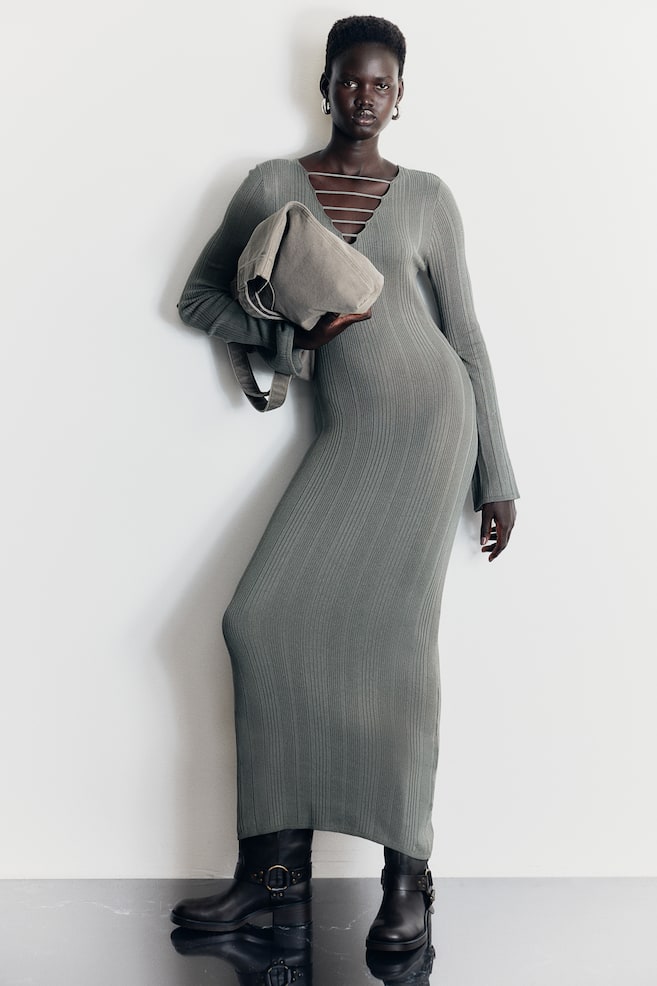 Ribbestrikket kjole med bånd - Mørk tåkegrønn - 1