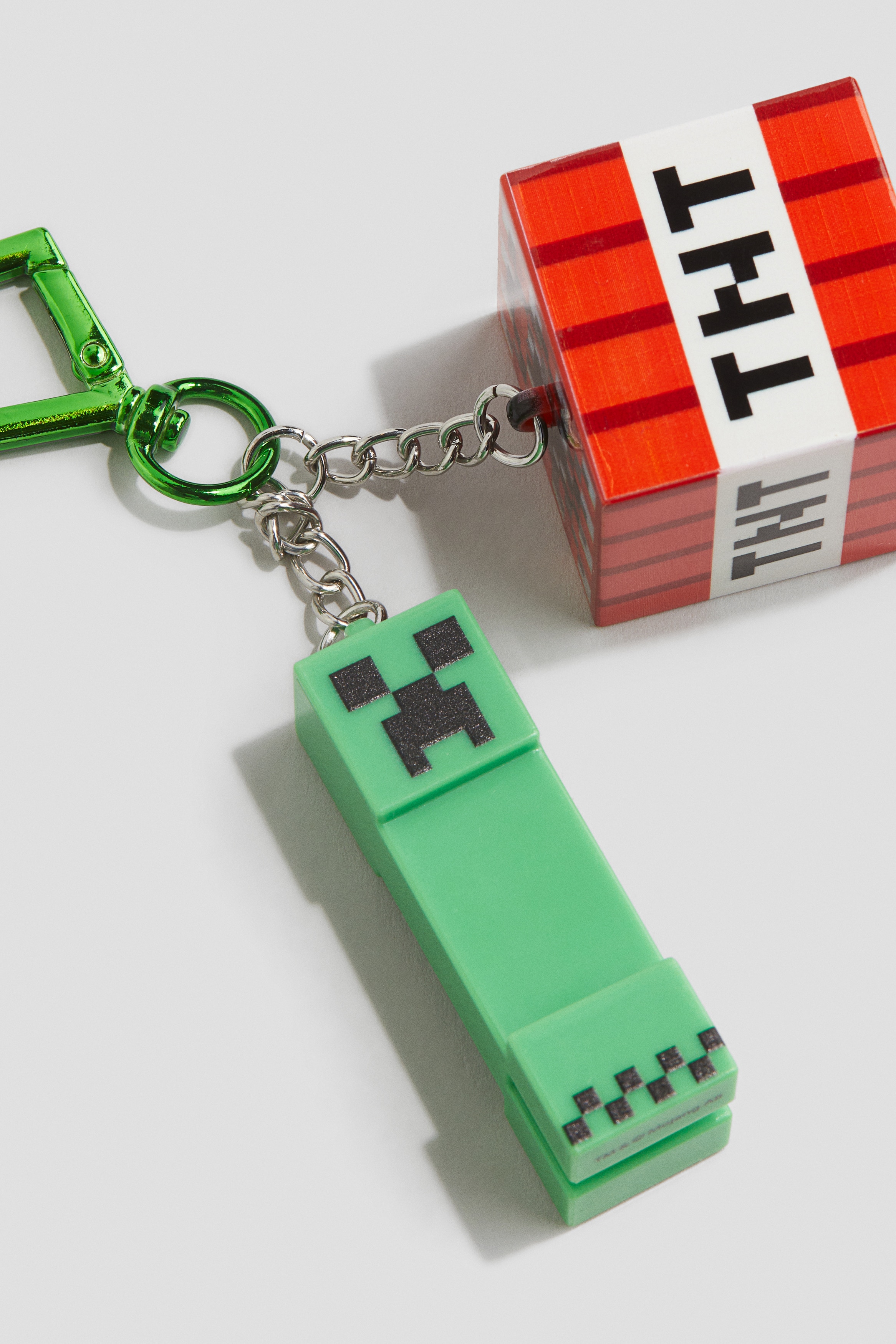 HM　ファスナーチャーム　ジップアクセサリー　グリーン　緑　ベビー　赤ちゃん Green/Minecraft Bag Charm for kids | H&M CA
