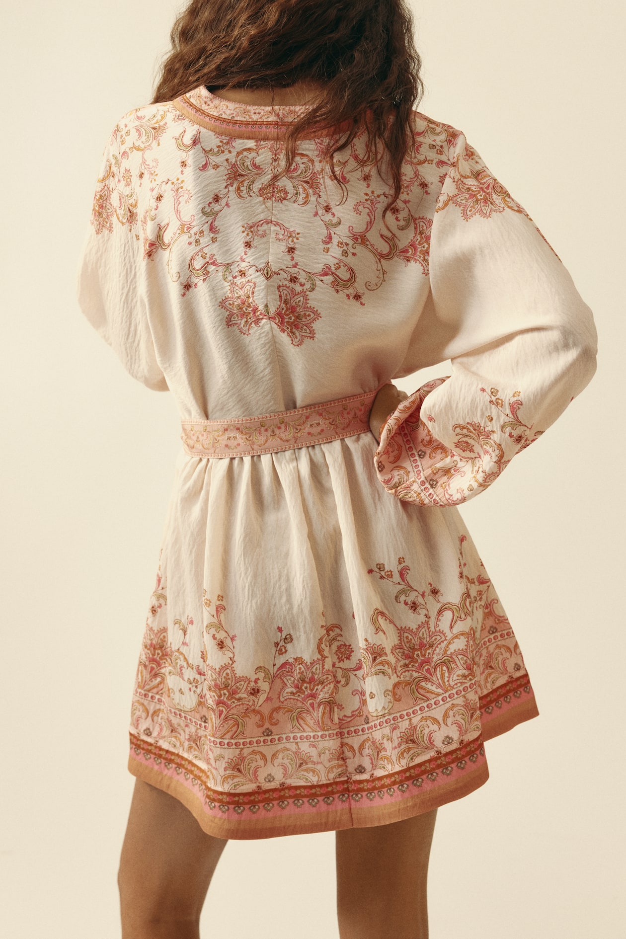 Loose-fit tie-belt dress - image 5