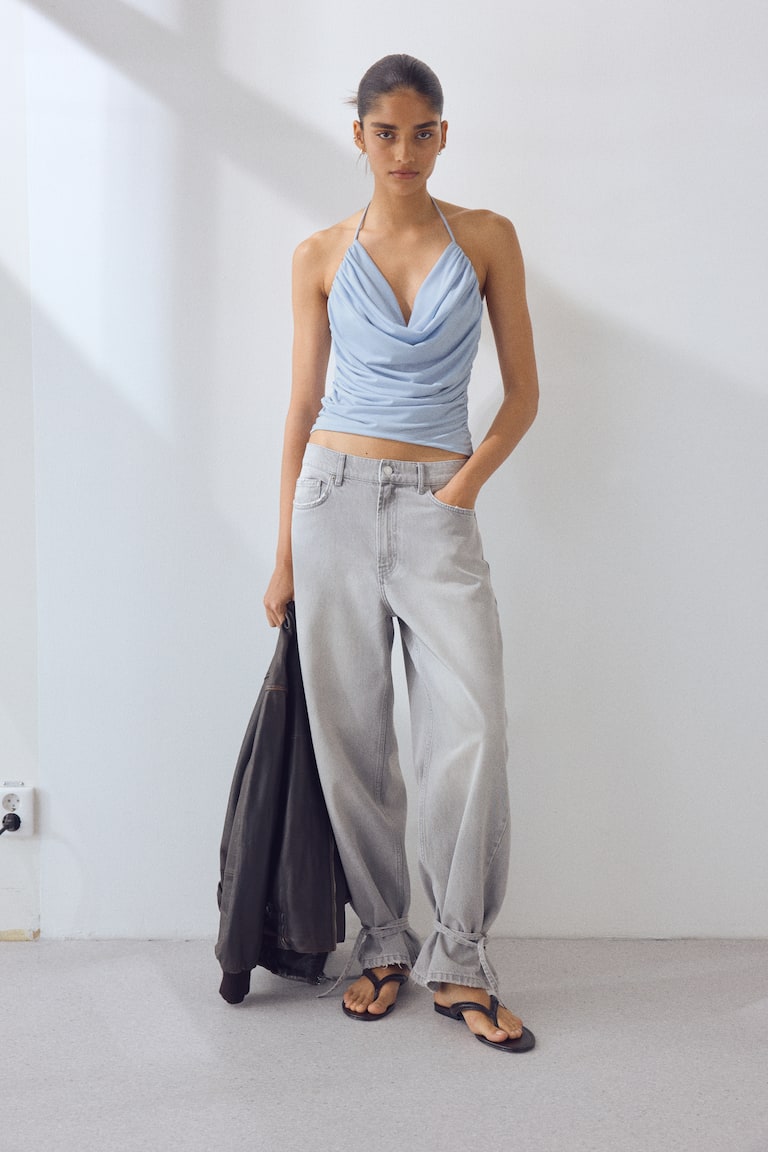Drapirani top s halter izrezom