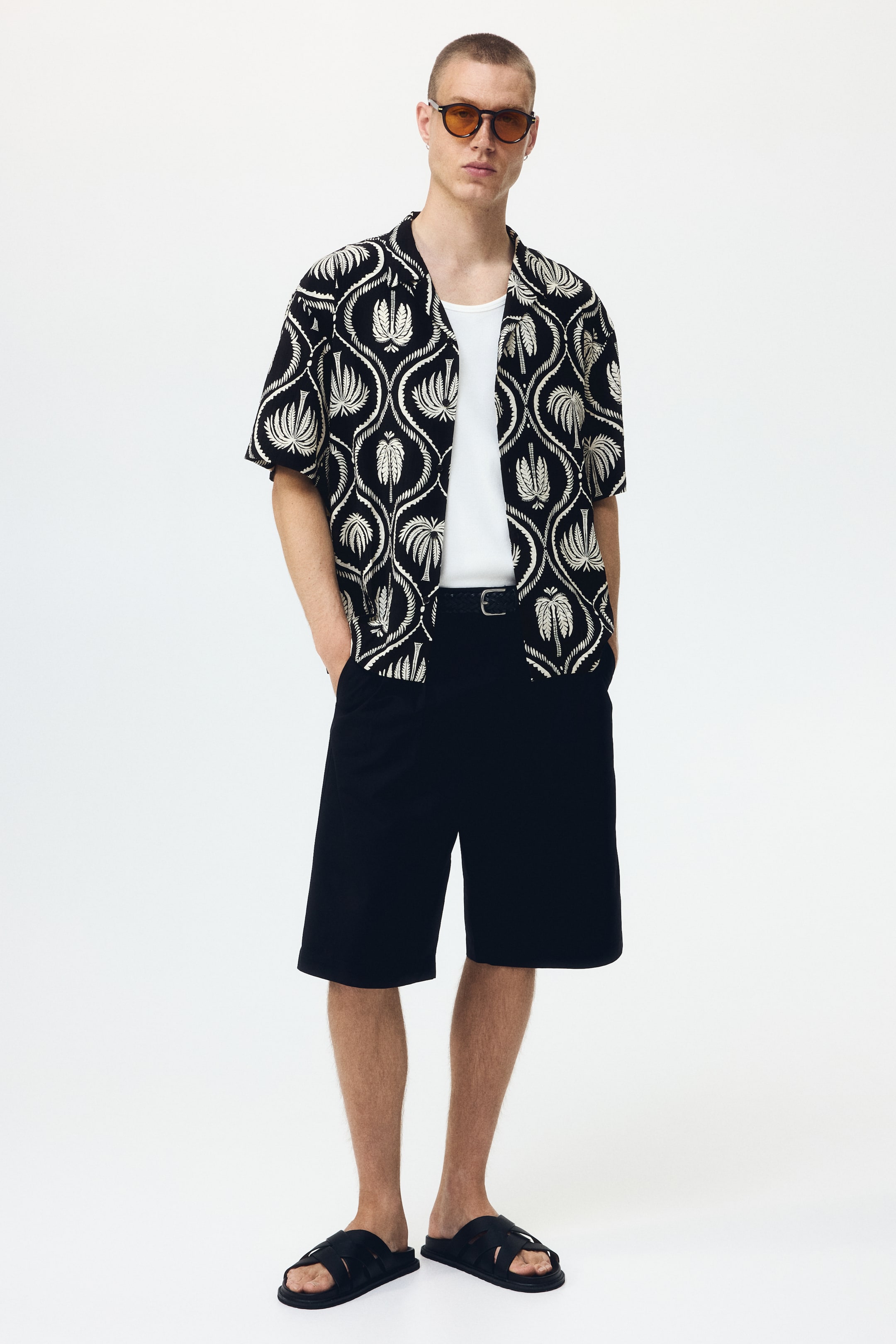 Men’s Black/Patterned Relaxed Fit Resort shirt | H&M IN