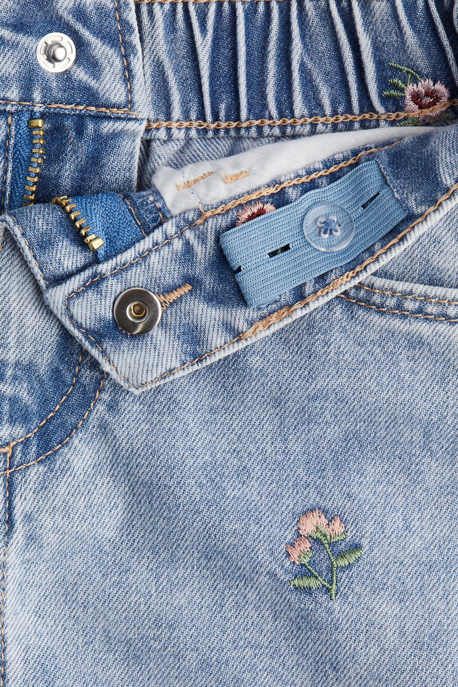 Детская юбка H&M Embroidered-Detail Denim Skirt, цвет: Джинсовый синий / С принтом — фото 3