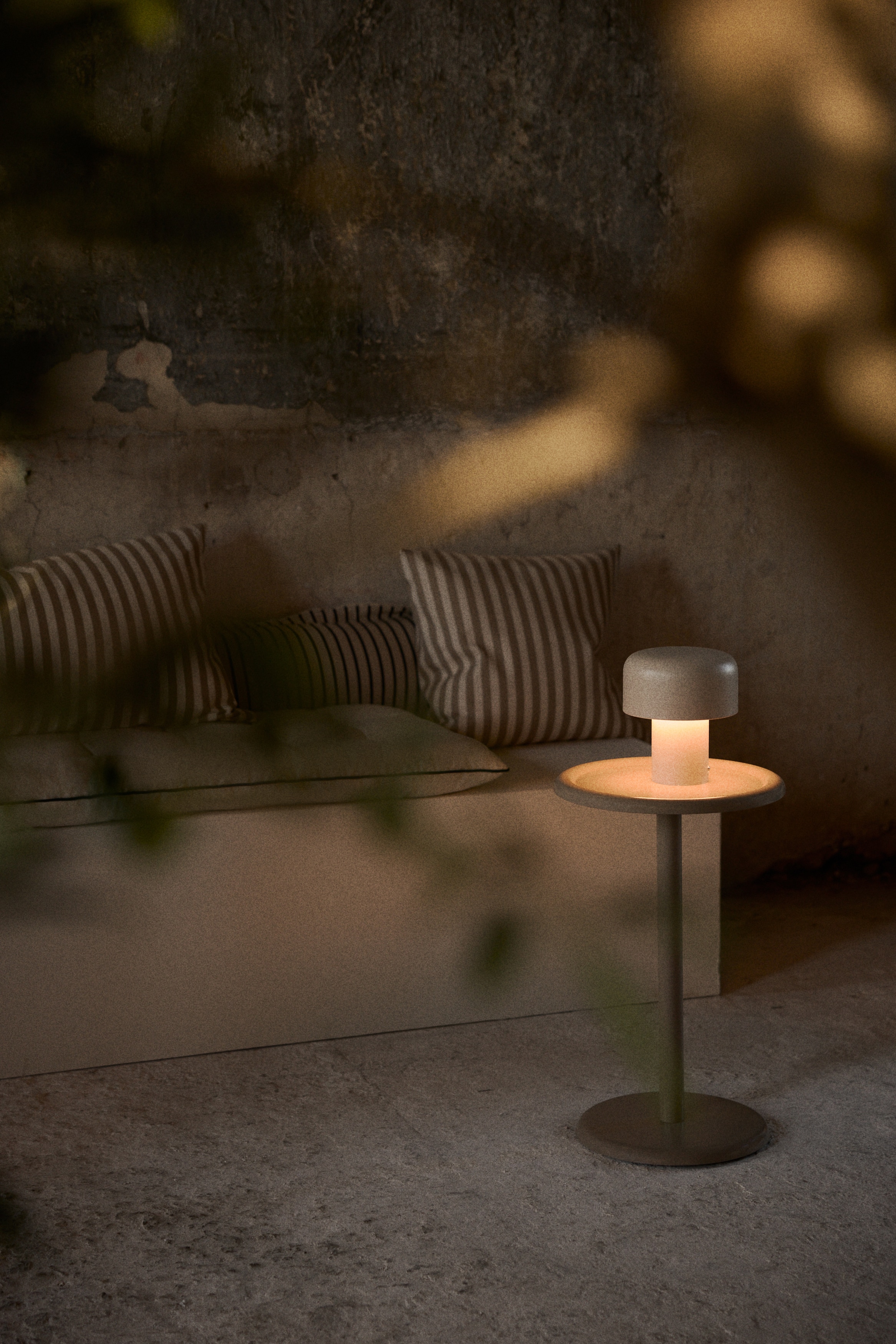 Genopladelig bordlampe - Lys beige/Sølv