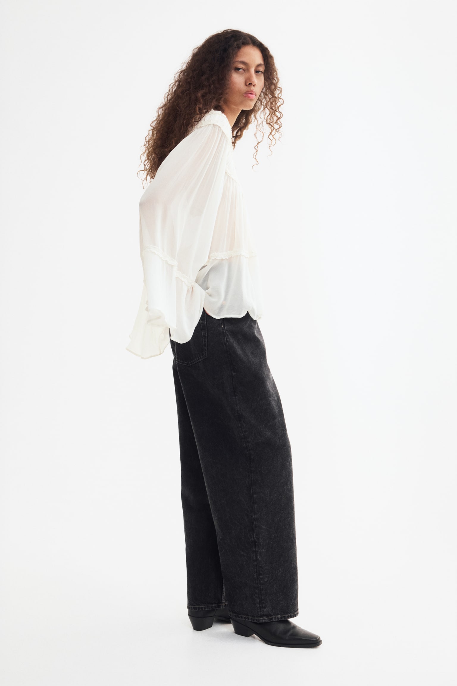 Женская блузка H&M Ruffled Viscose Blouse, цвет: Кремовый — фото 4