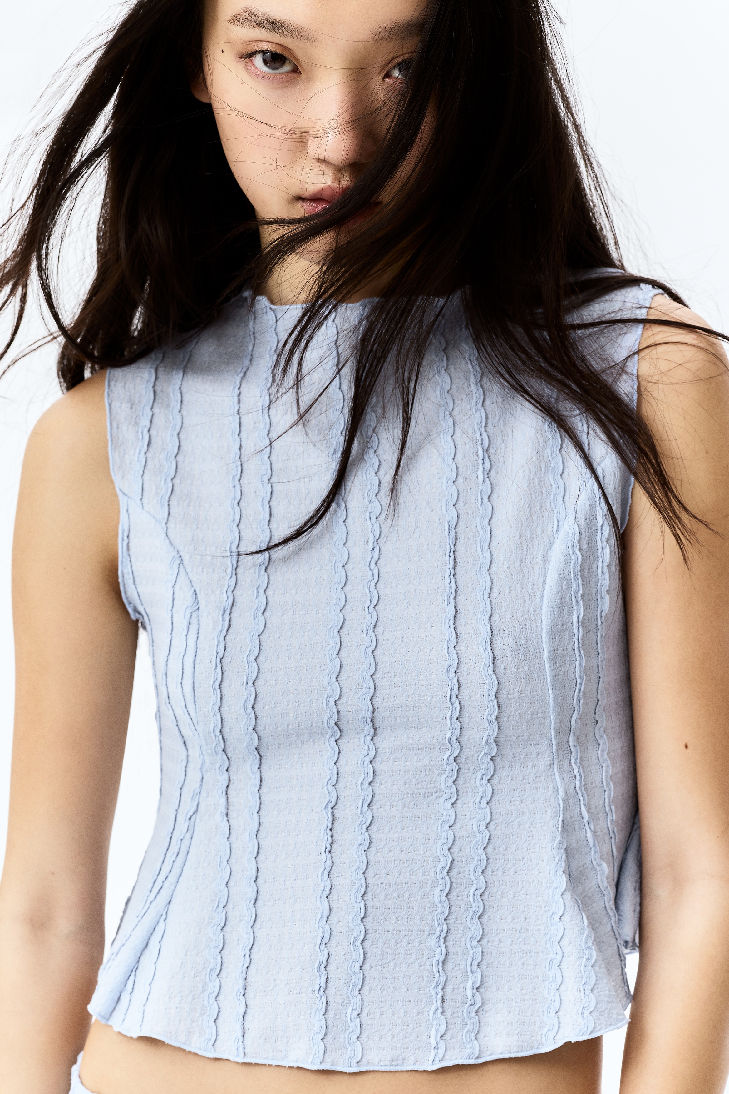 紋理感荷葉浪邊上衣 - 淺藍色/白色