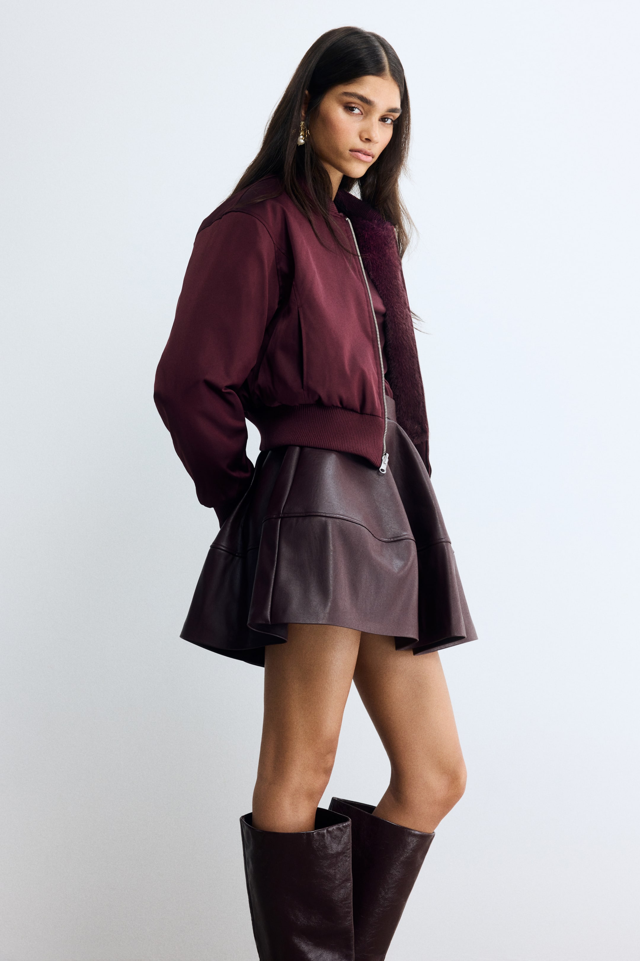 Nagyobb kép megtekintése: Kifordítható bomberdzseki - Szilvapiros - NŐI | H&M HU 4