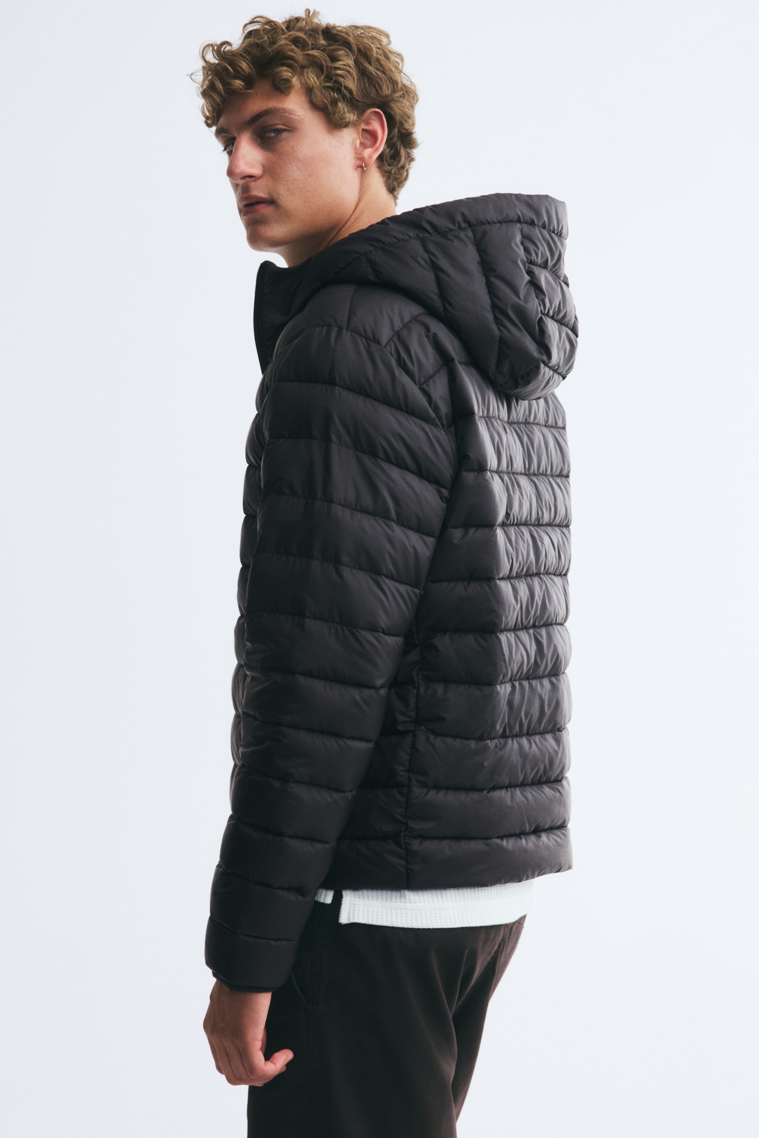 Мужская куртка H&M Slim-Fit Lightweight Puffer, цвет: Чёрный — фото 6