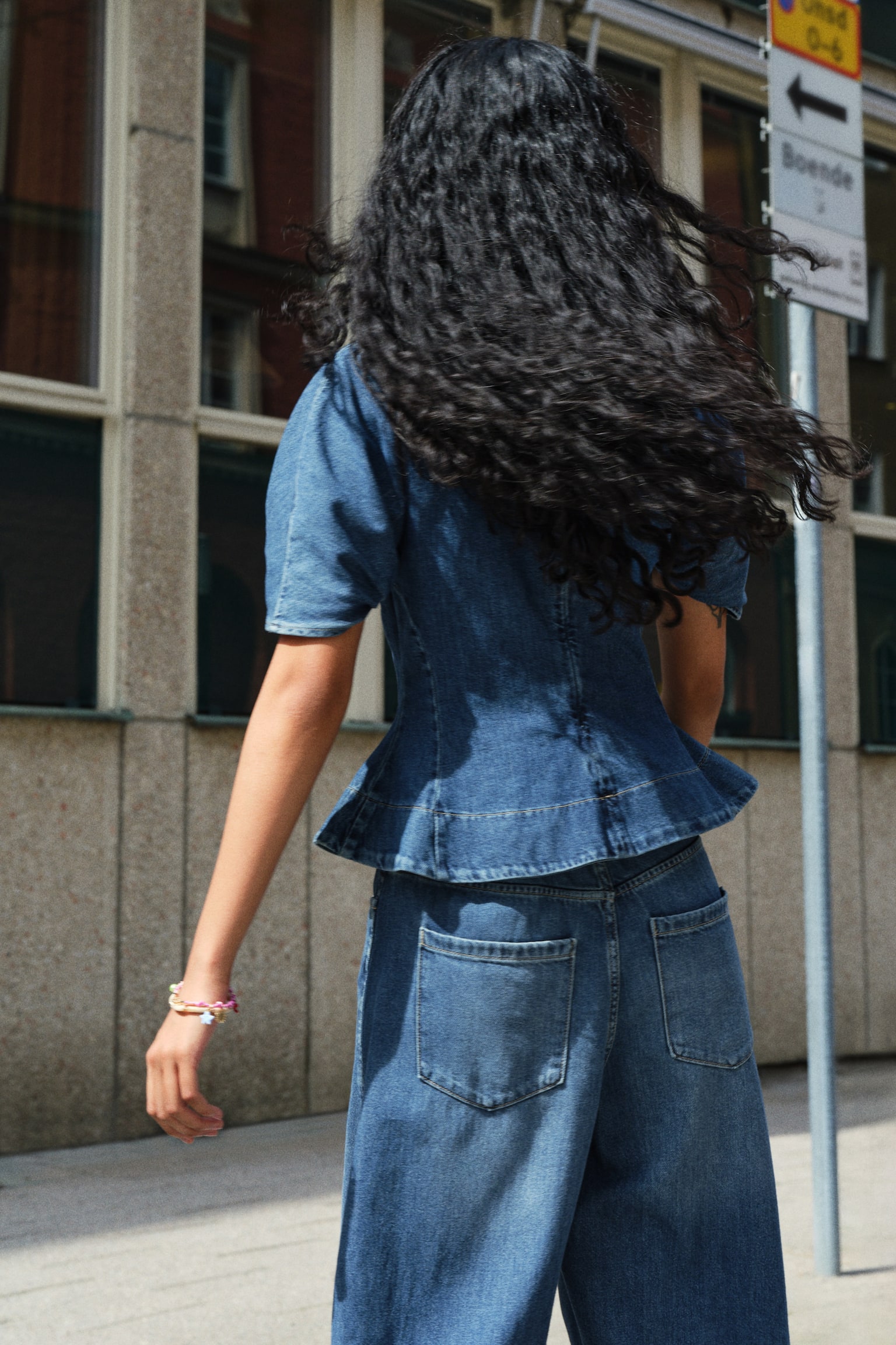 Женский топ H&M Denim Handkerchief Top, цвет: Джинсовый синий — фото 4
