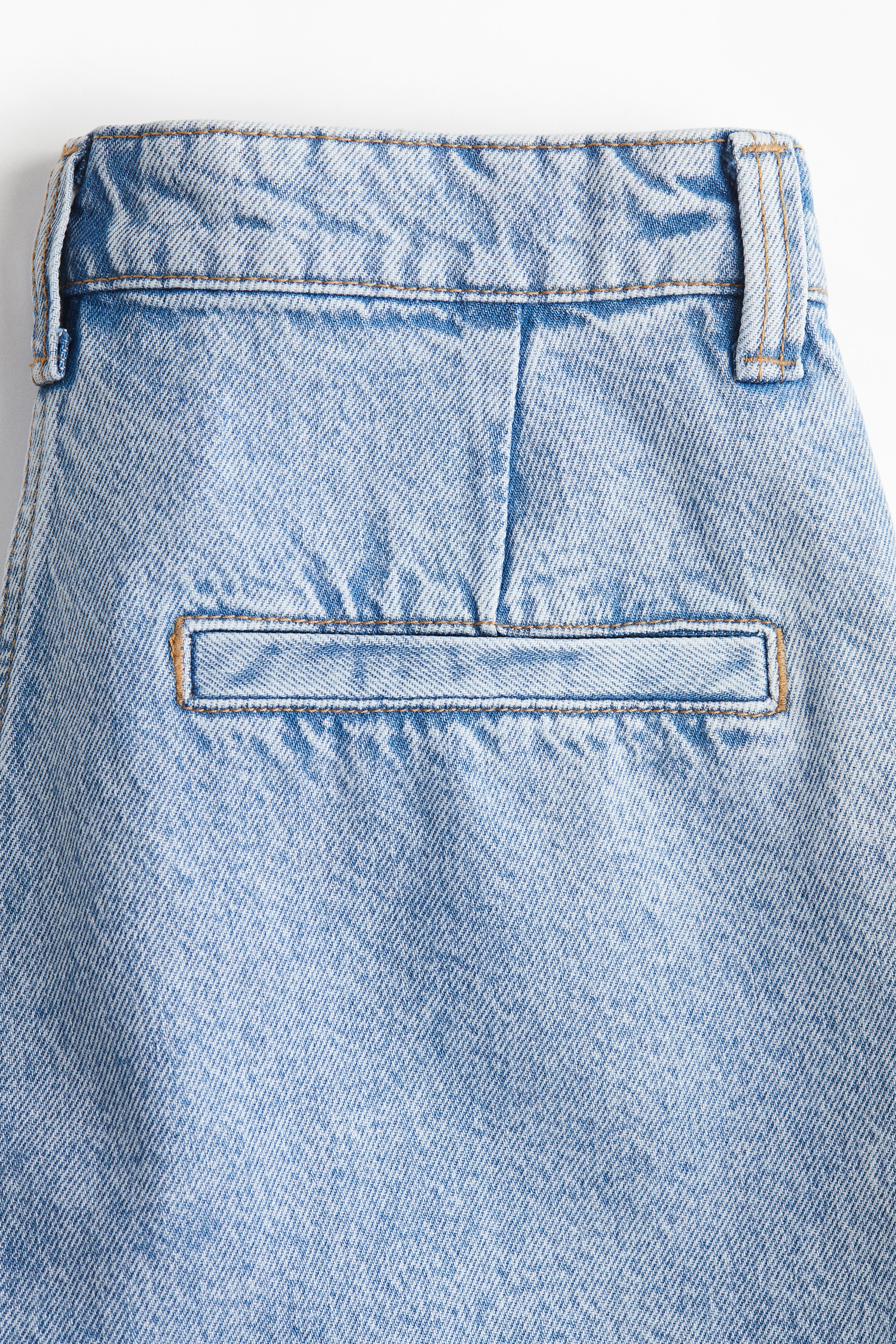 Pleated denim shorts