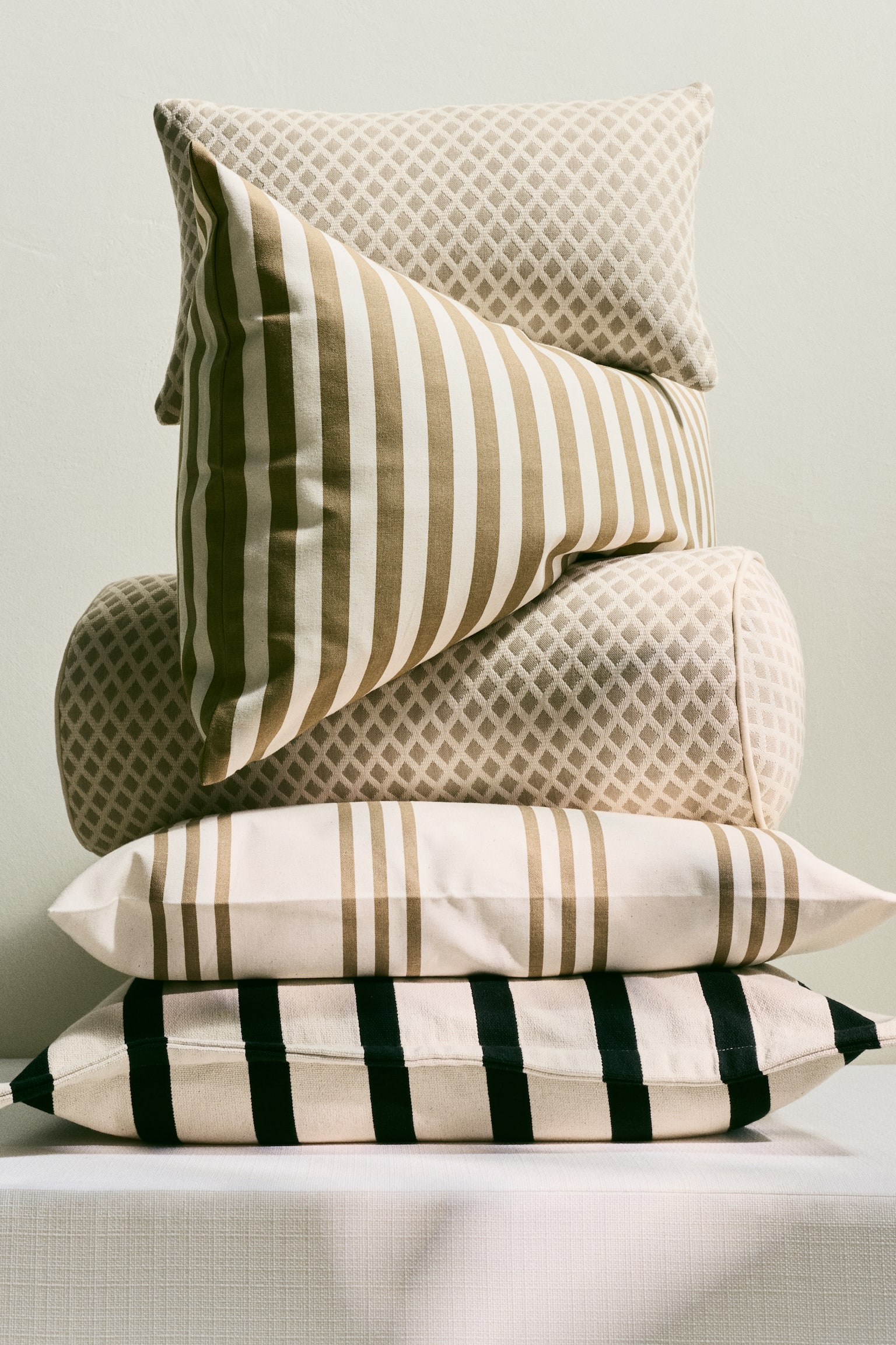 Jacquard-weave outdoor cushion - Light beige/Patterned/Black/Patterned - 1