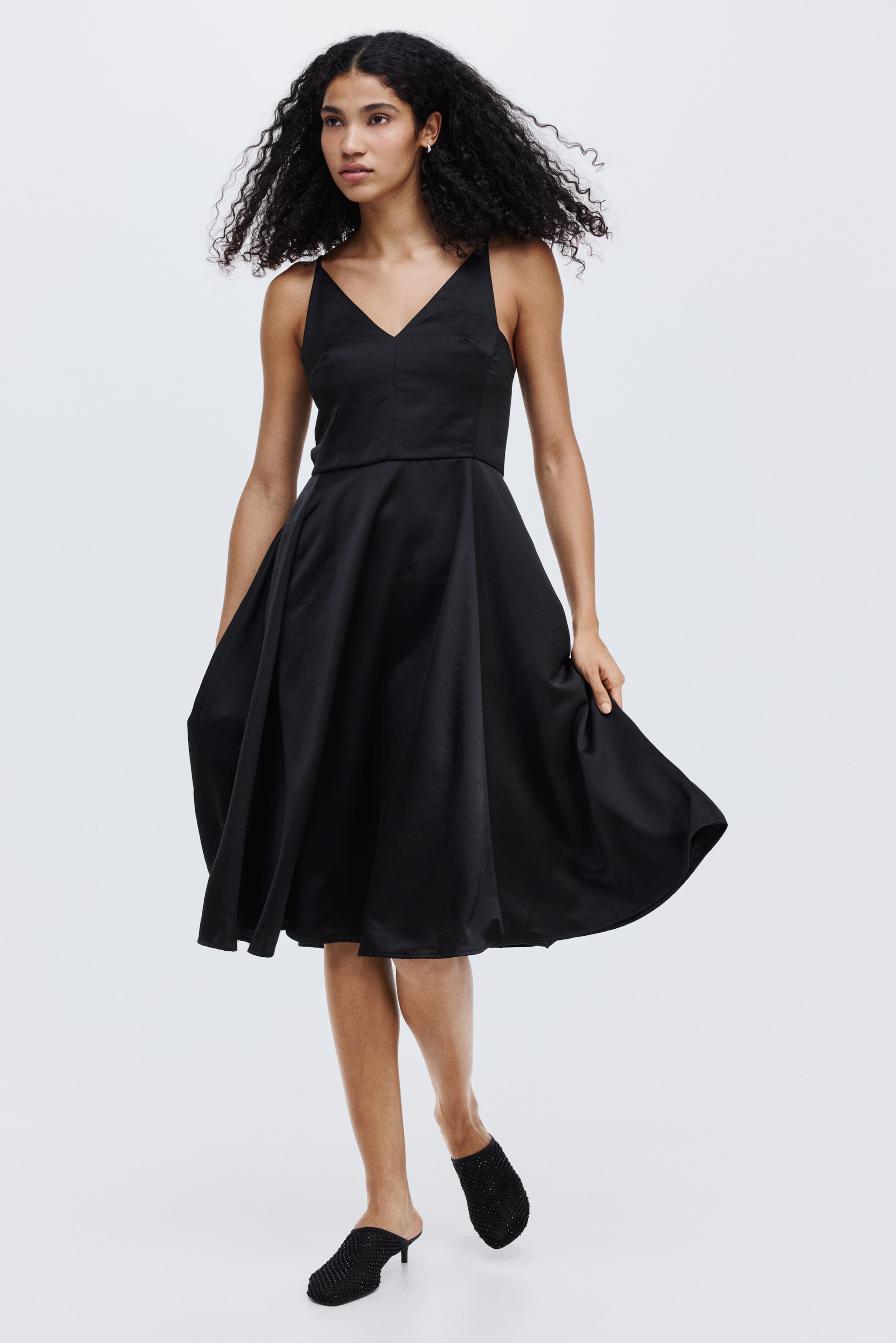 Ver imagen más grande: Vestido de tirantes con escote en V - Negro | H&M ES 2