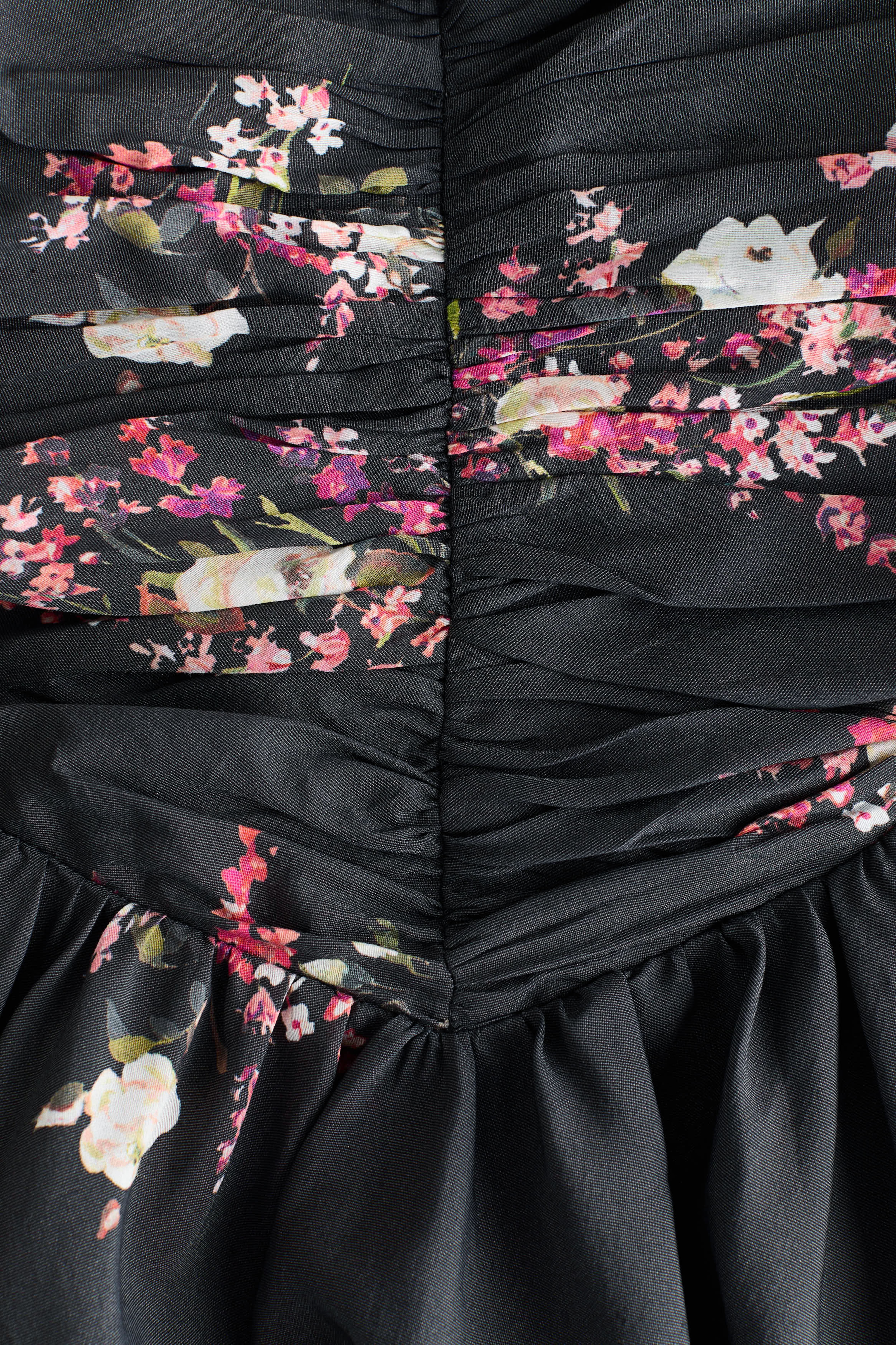 Robe bandeau à bas asymétrique