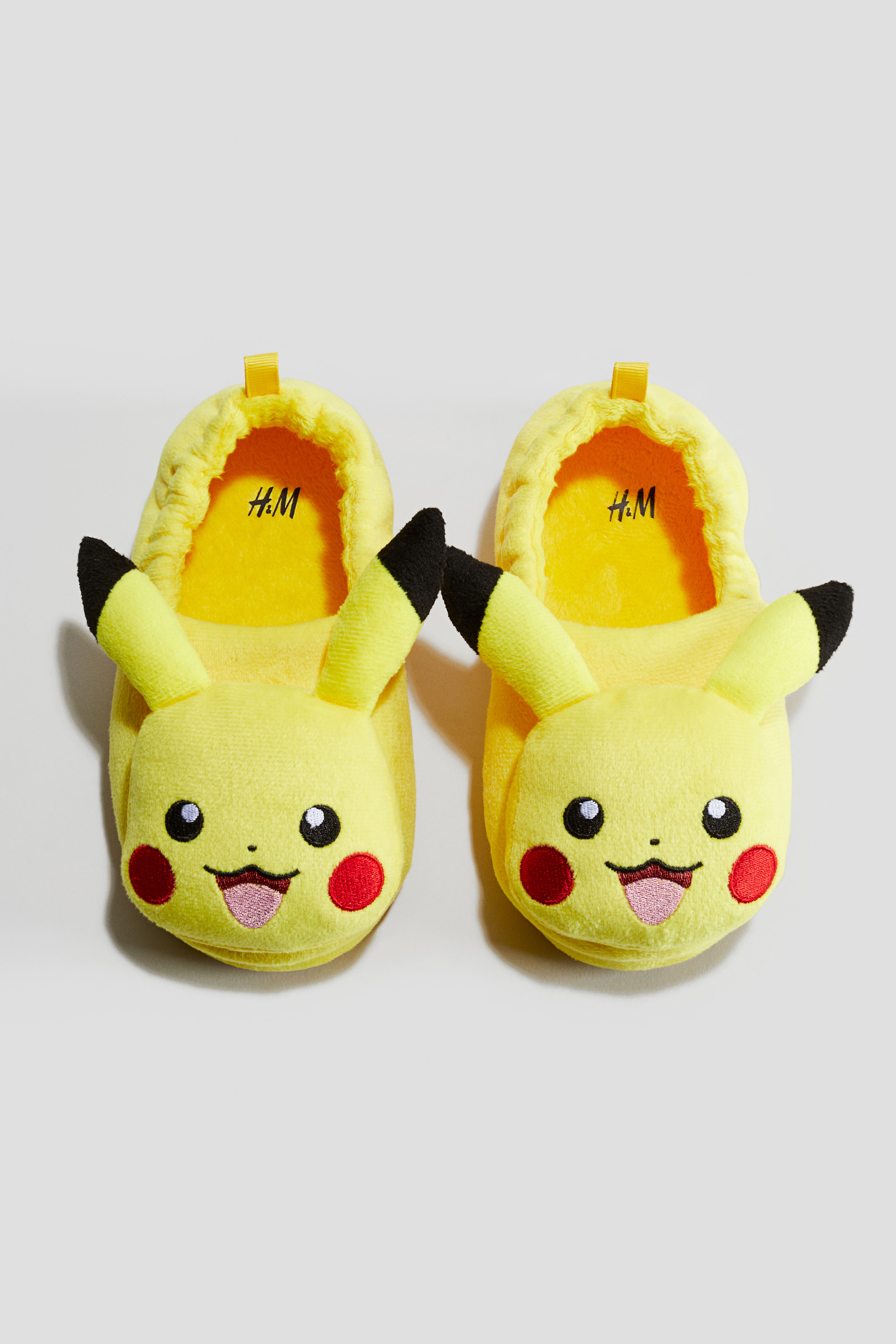 Chaussons souples avec applications Jaune Pikachu ENFANT H M FR