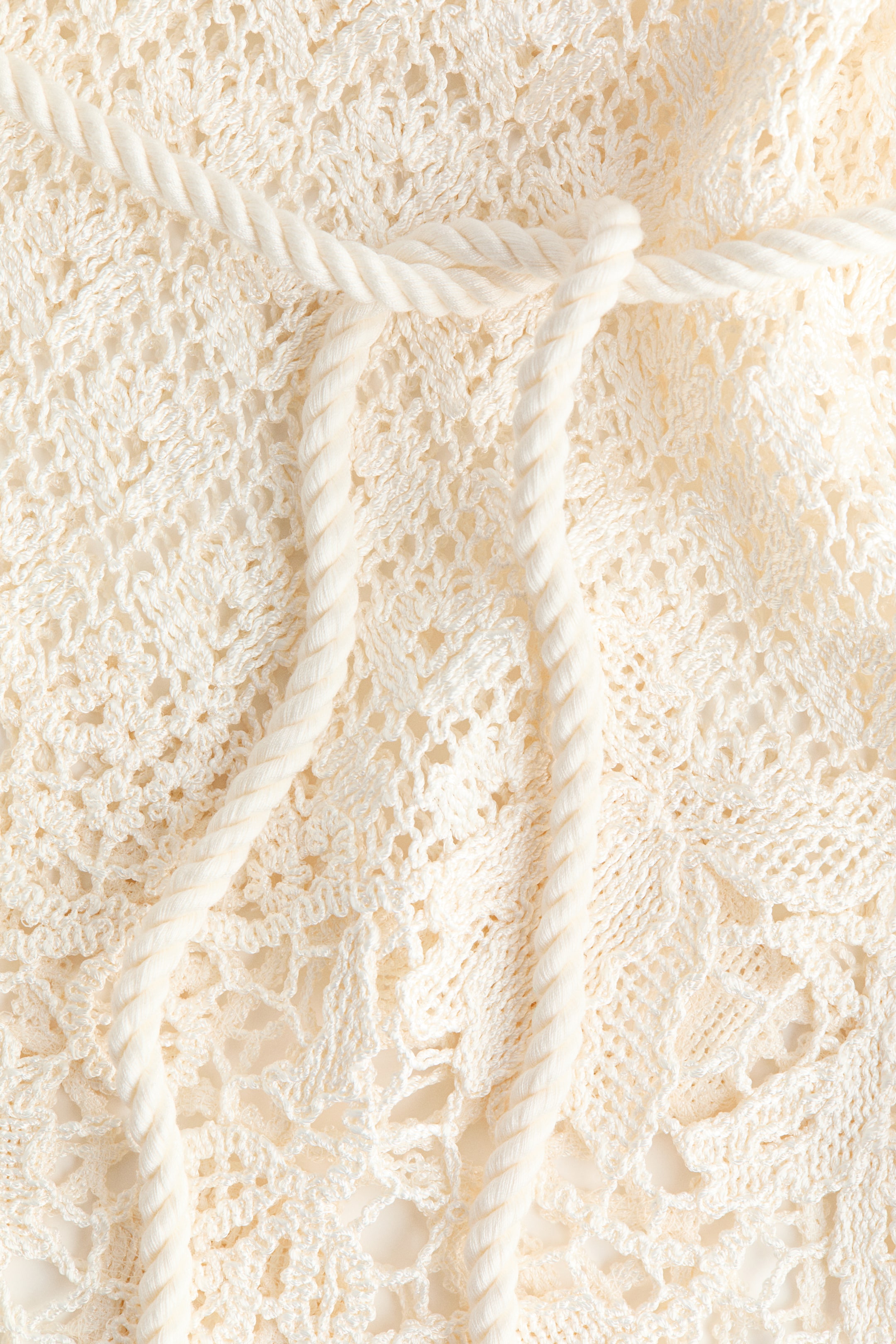 Haut d’aspect crochet avec ceinture à nouer