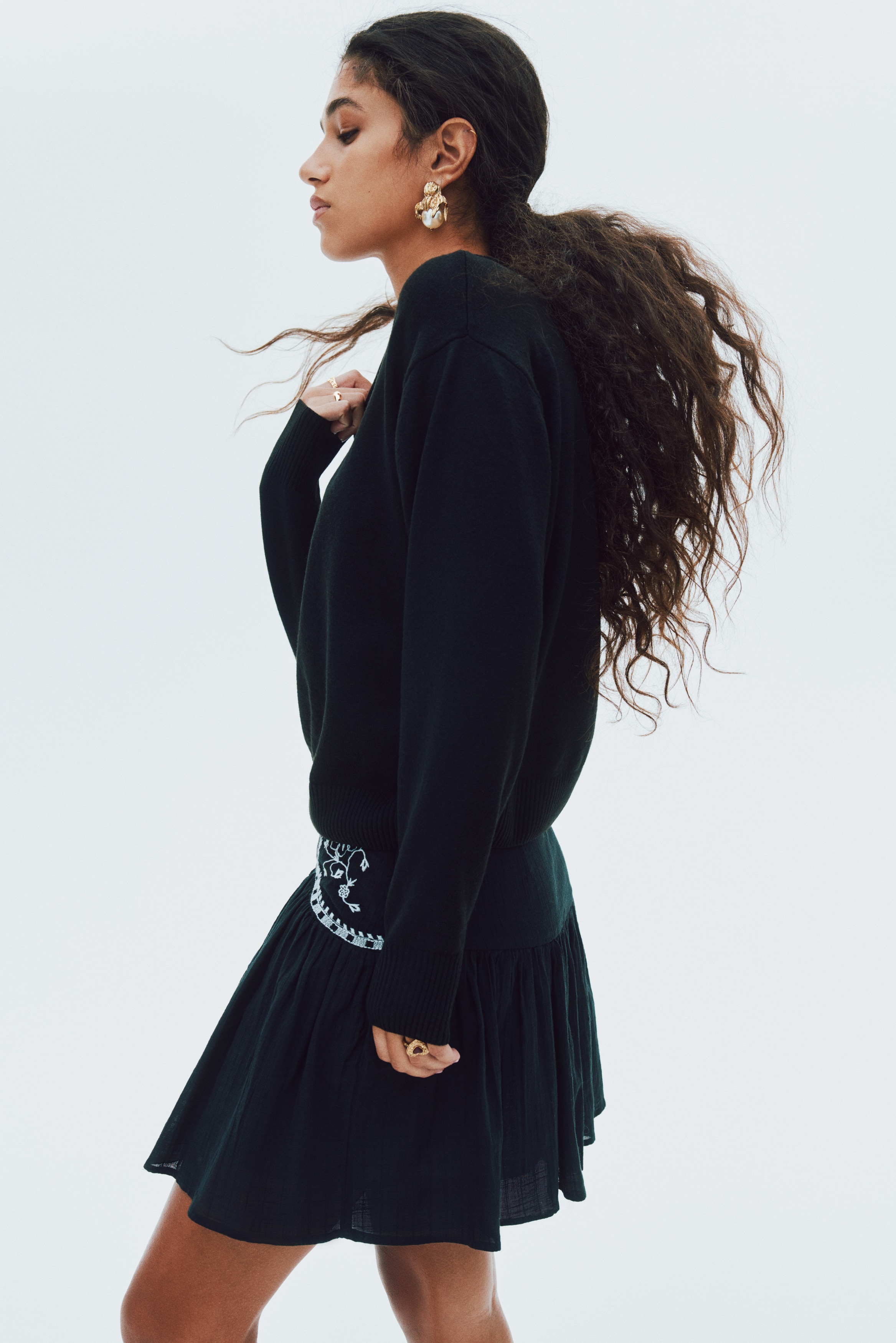 Off-the-shoulder jumper