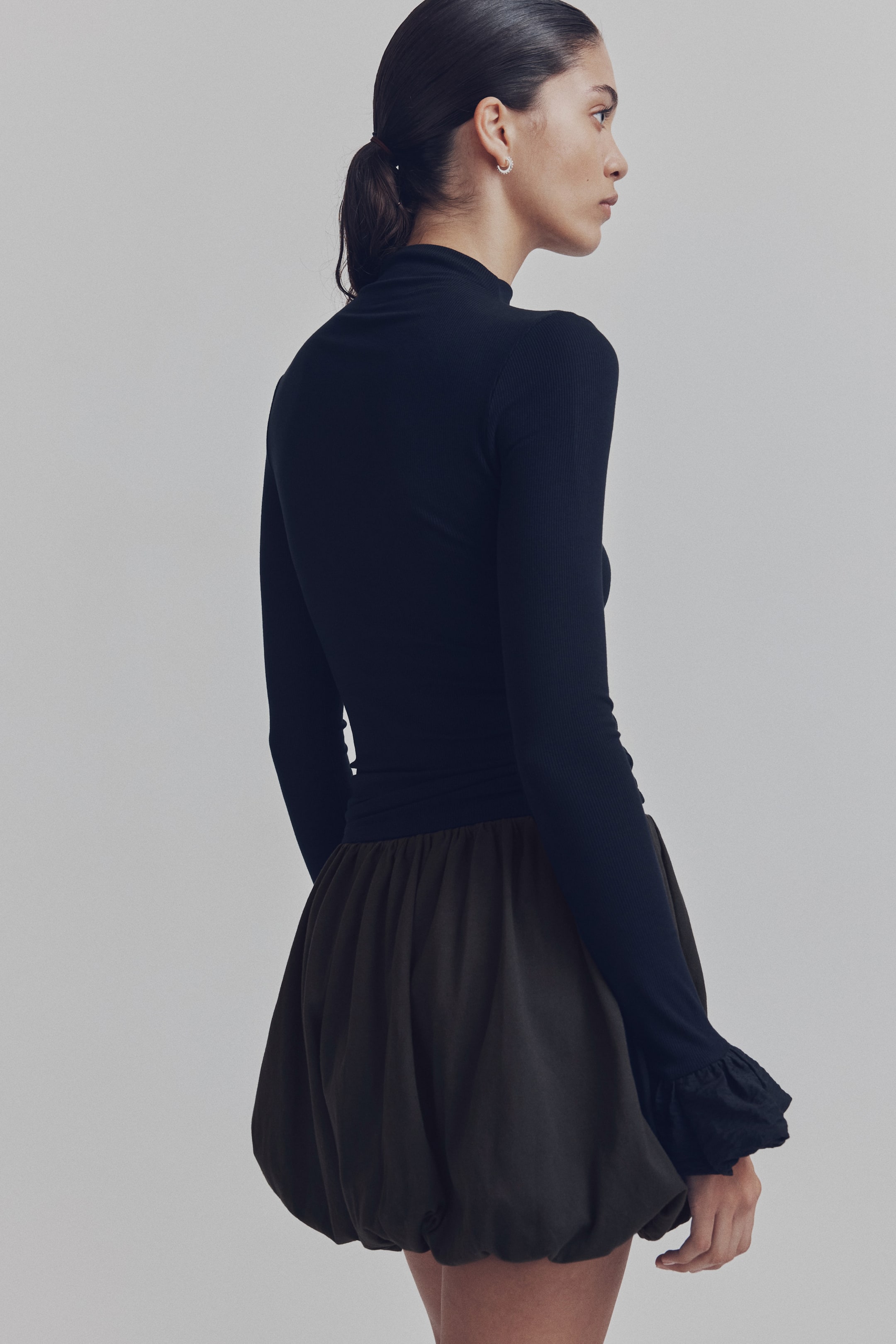 View larger image: Balloon skirt - Dark grey - Ladies | H&M SG 3