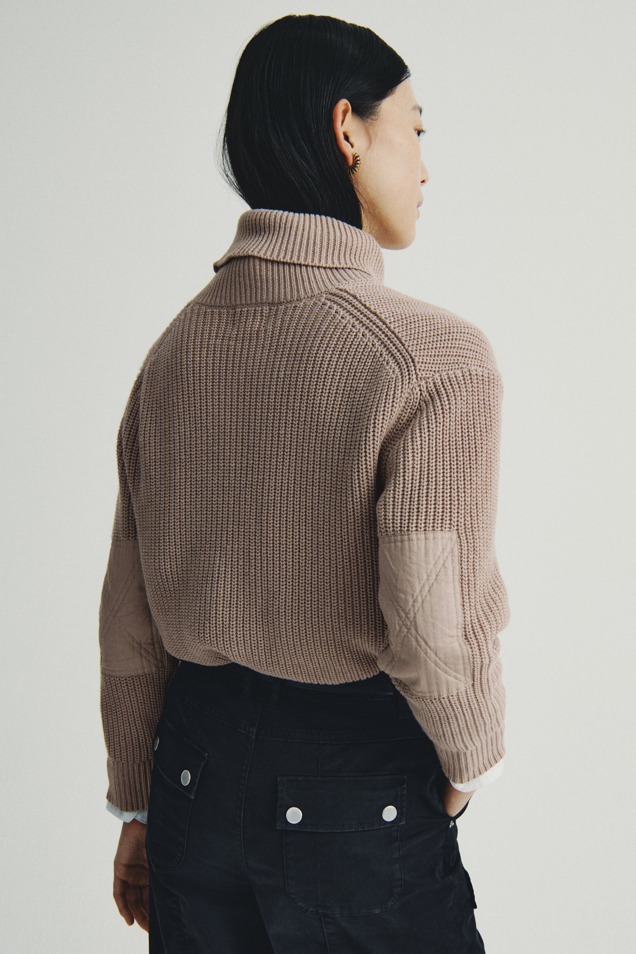 拡大画像を表示: リブニット タートルネックセーター - ベージュ - レディース | H&M JP 3