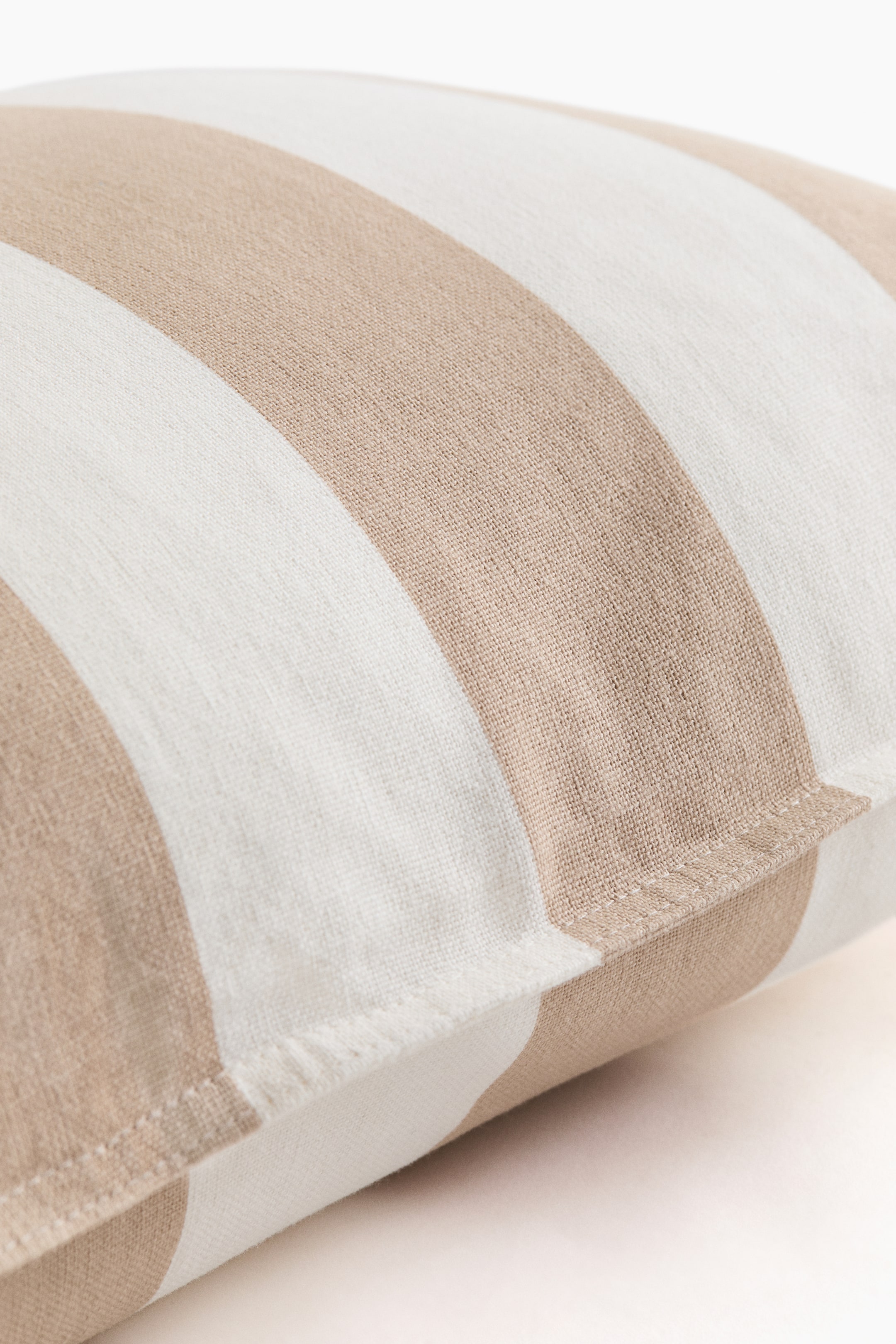 拡大画像を表示: リネンブレンドクッションカバー - ベージュ／ホワイトストライプ - Home All | H&M JP 3