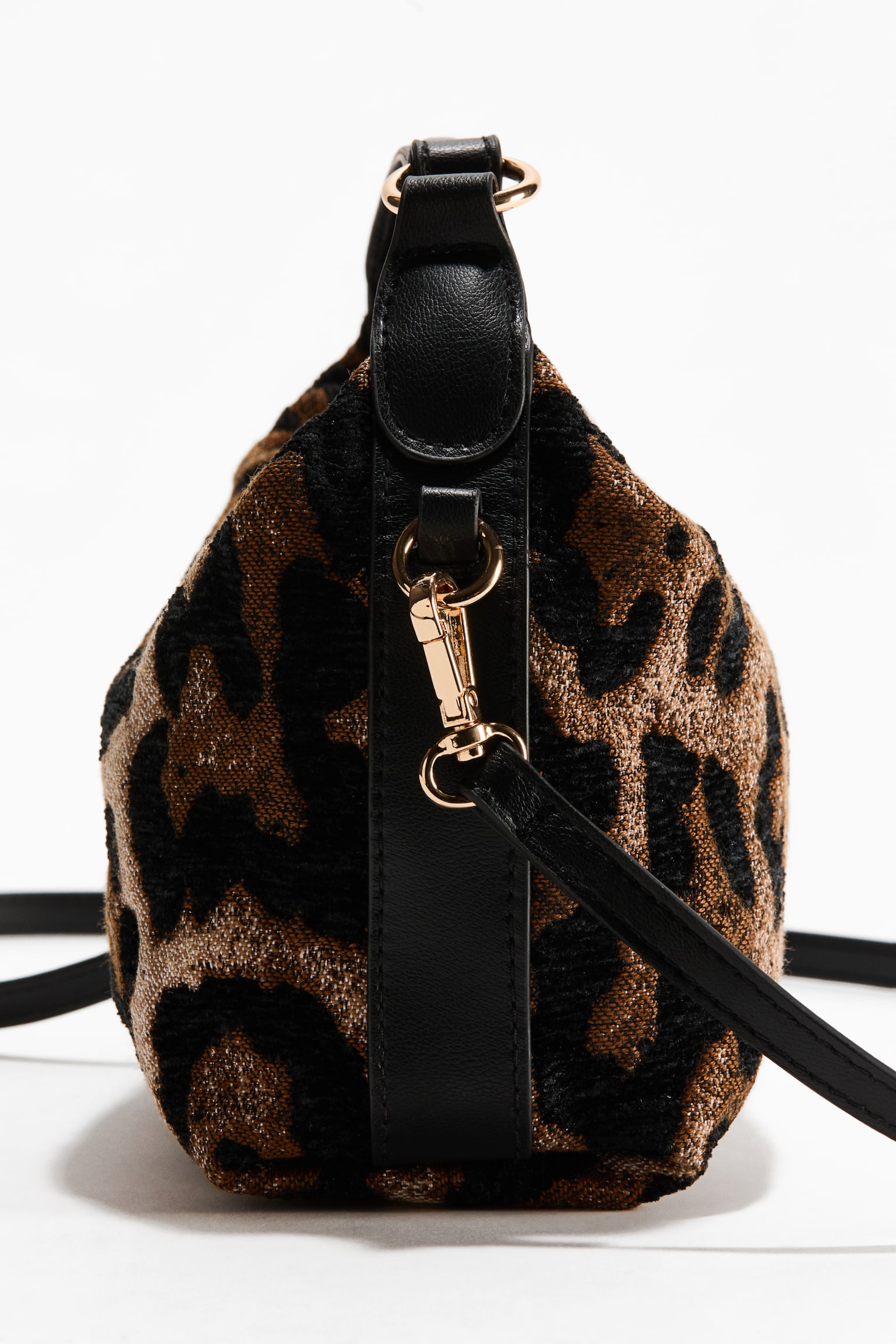 Женская сумка H&M Crossbody, цвет: Бежевый / Леопардовый с принтом — фото 2