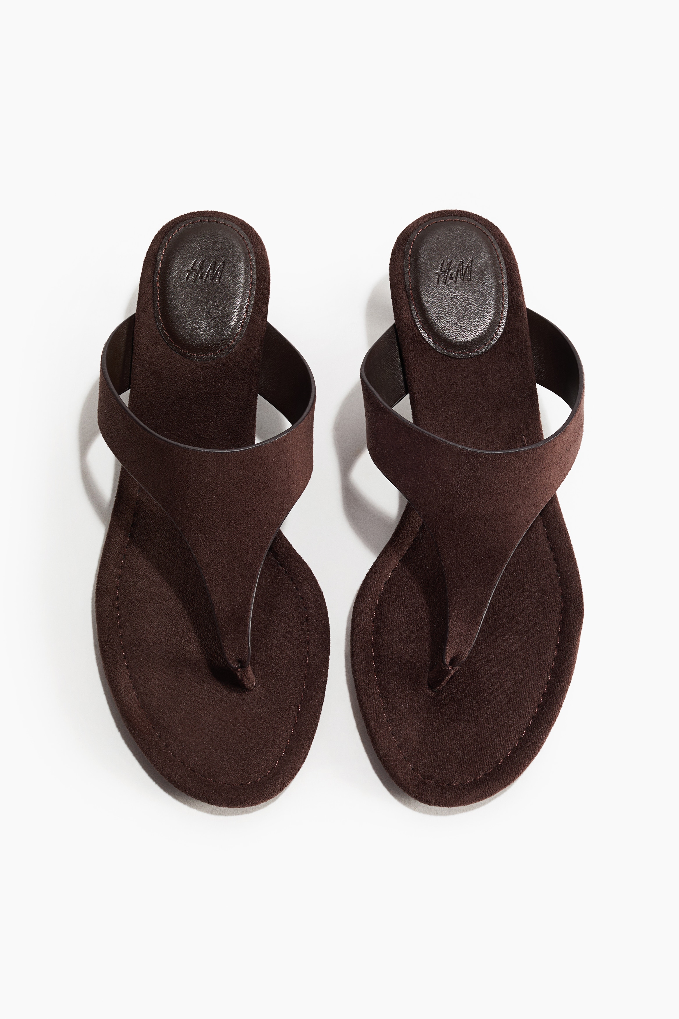 Sandalias con tacón kitten - Café oscuro/Beige